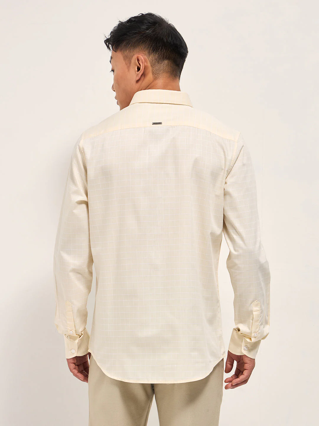 Men Cream Windowpane Checks Tailored Fit Formal Shirt - Image 3