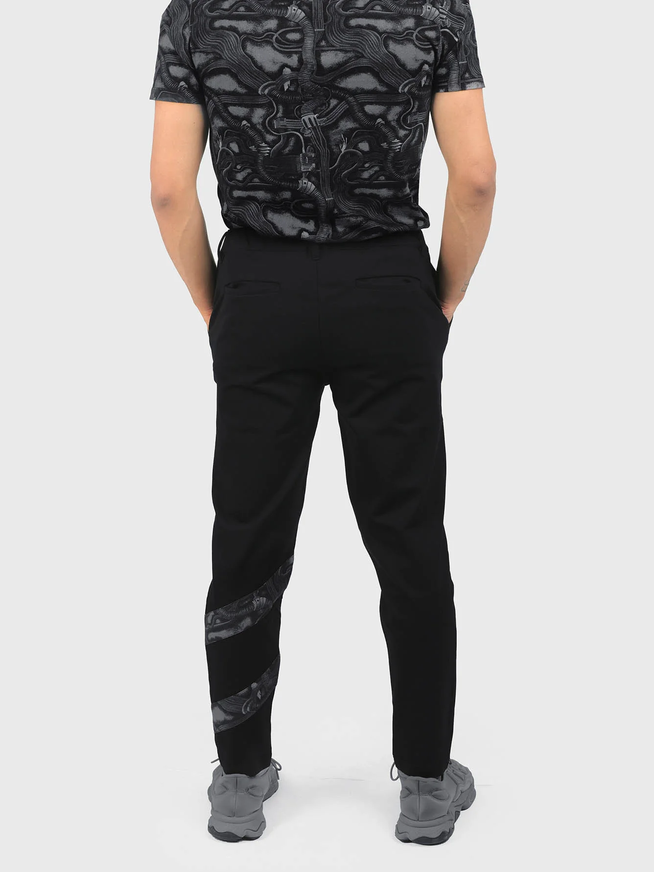 Unisex Cropped Appliqued Jogger - Image 4