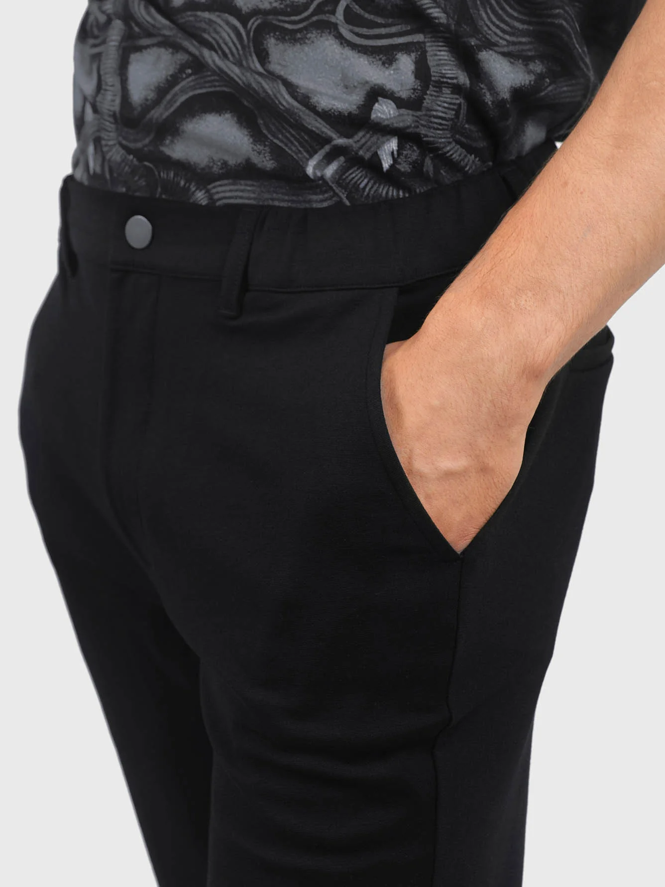 Unisex Cropped Appliqued Jogger - Image 5