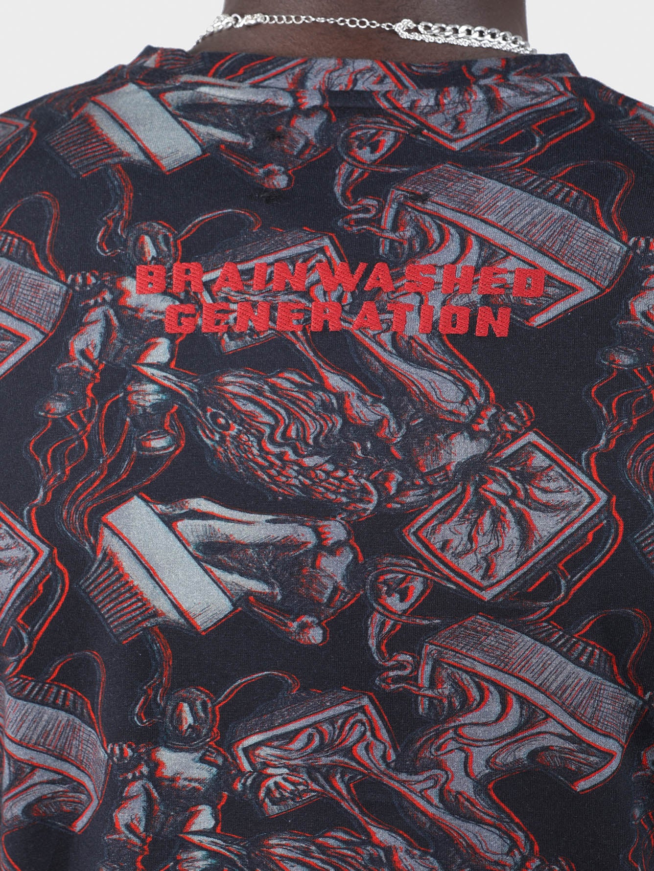 Men Embroidered Printed Tee - Image 6
