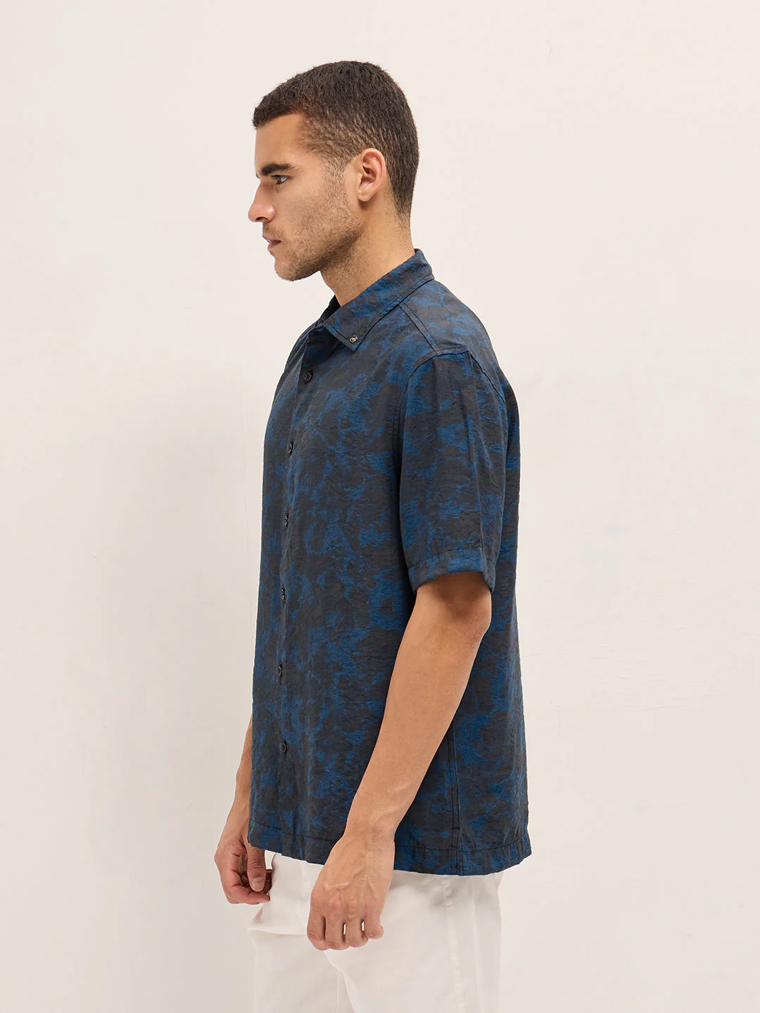 Men Dark Blue Abstract Digital Print Relax Fit Casual Shirt - Image 3