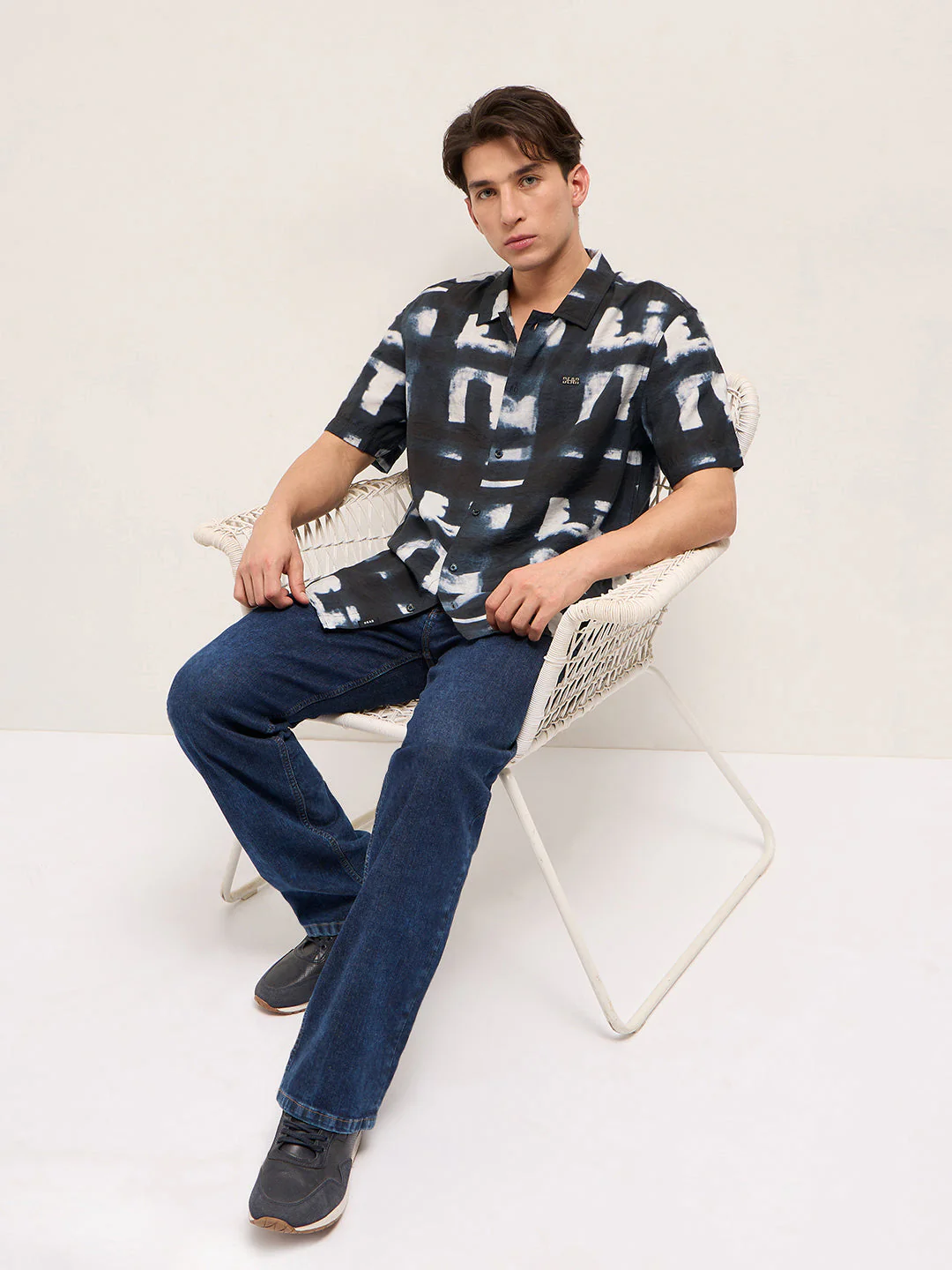Men Dark Blue Digital Print Relaxed Fit Casual Shirt in Nylon Viscose - Image 4