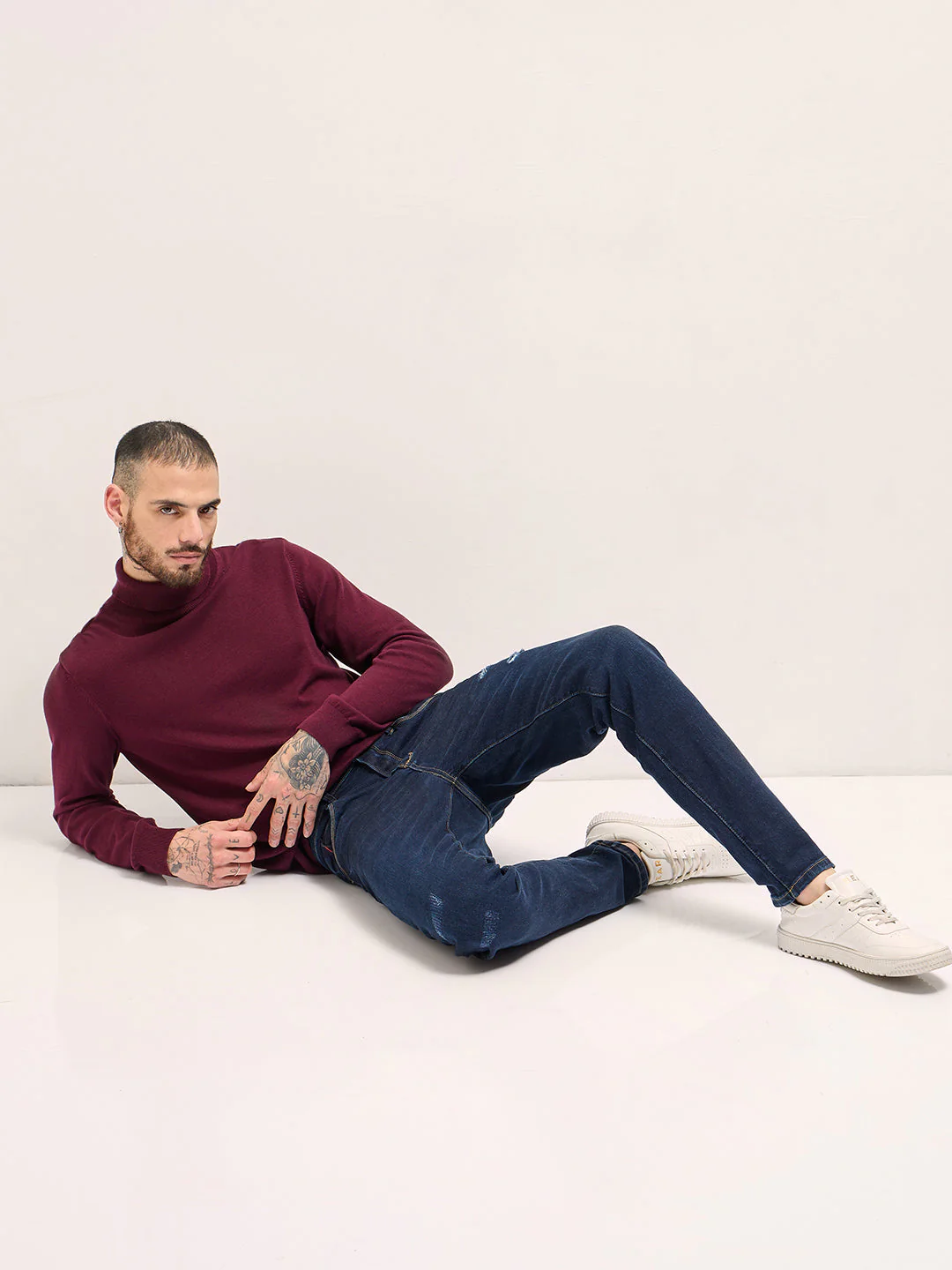 Men Dark Blue distressing and rip Mid-Rise Slim Fit Jeans - Image 4