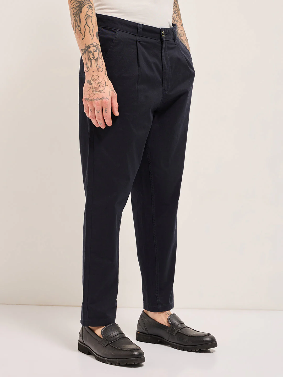 Men Blue Solid Cropped Carrot Fit Casual Chino Trouser - Image 3