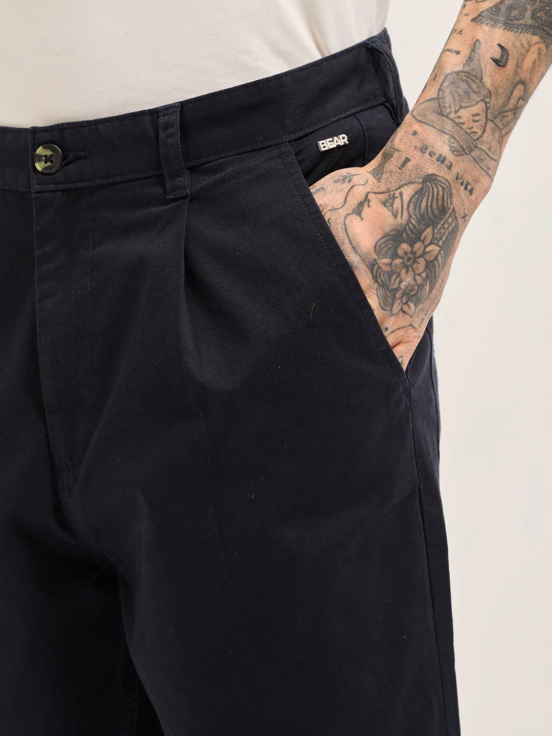 Men Blue Solid Cropped Carrot Fit Casual Chino Trouser - Image 5