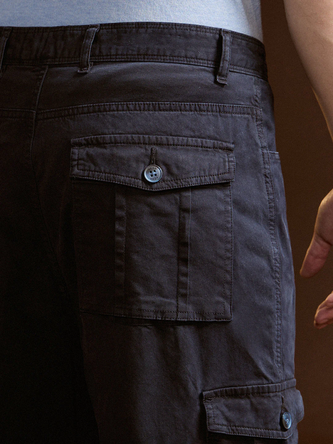 Men Blue Solid Straight Fit Cargo Pant - Image 5