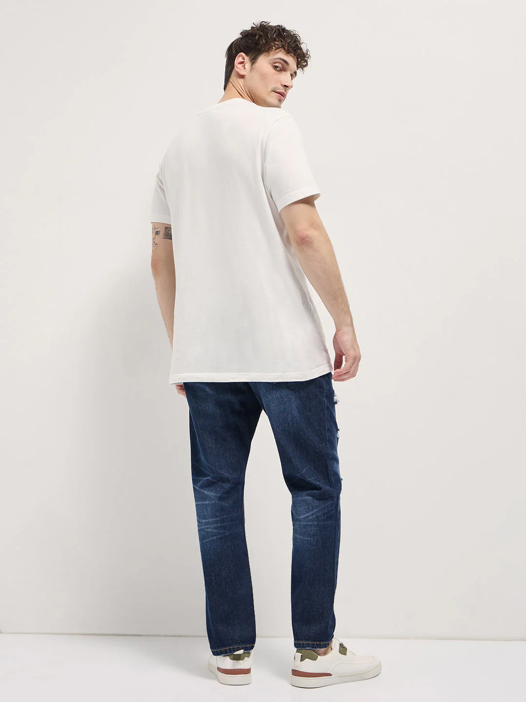 Men Blue Light Fade Jeans - Image 2