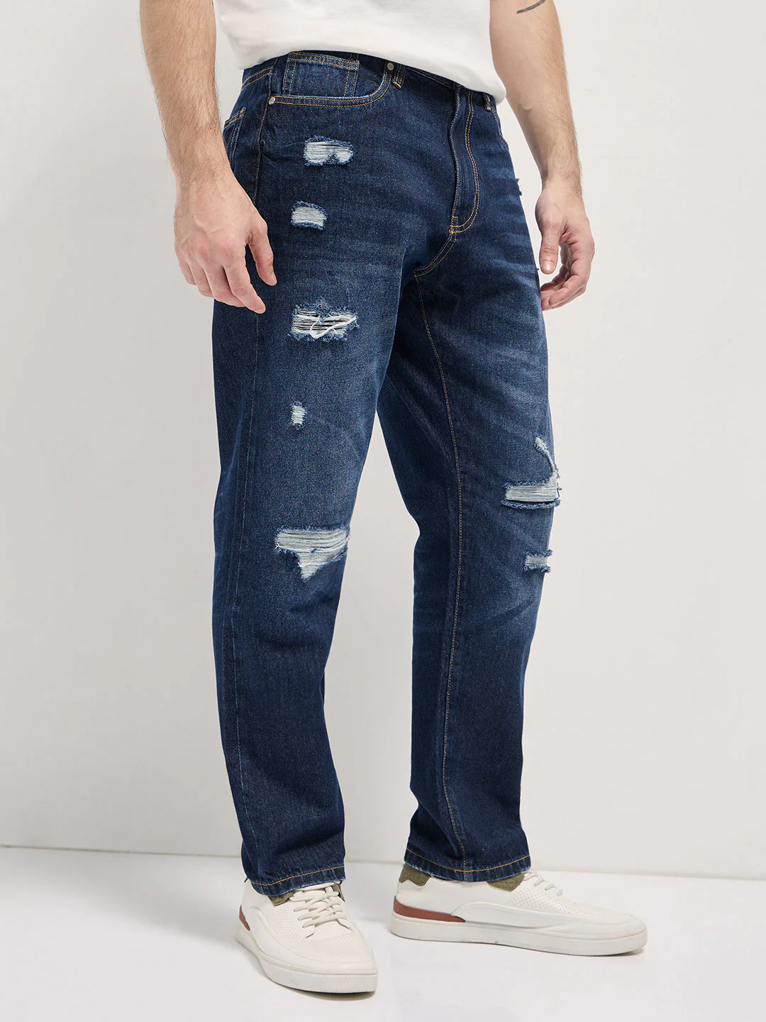 Men Blue Light Fade Jeans - Image 3
