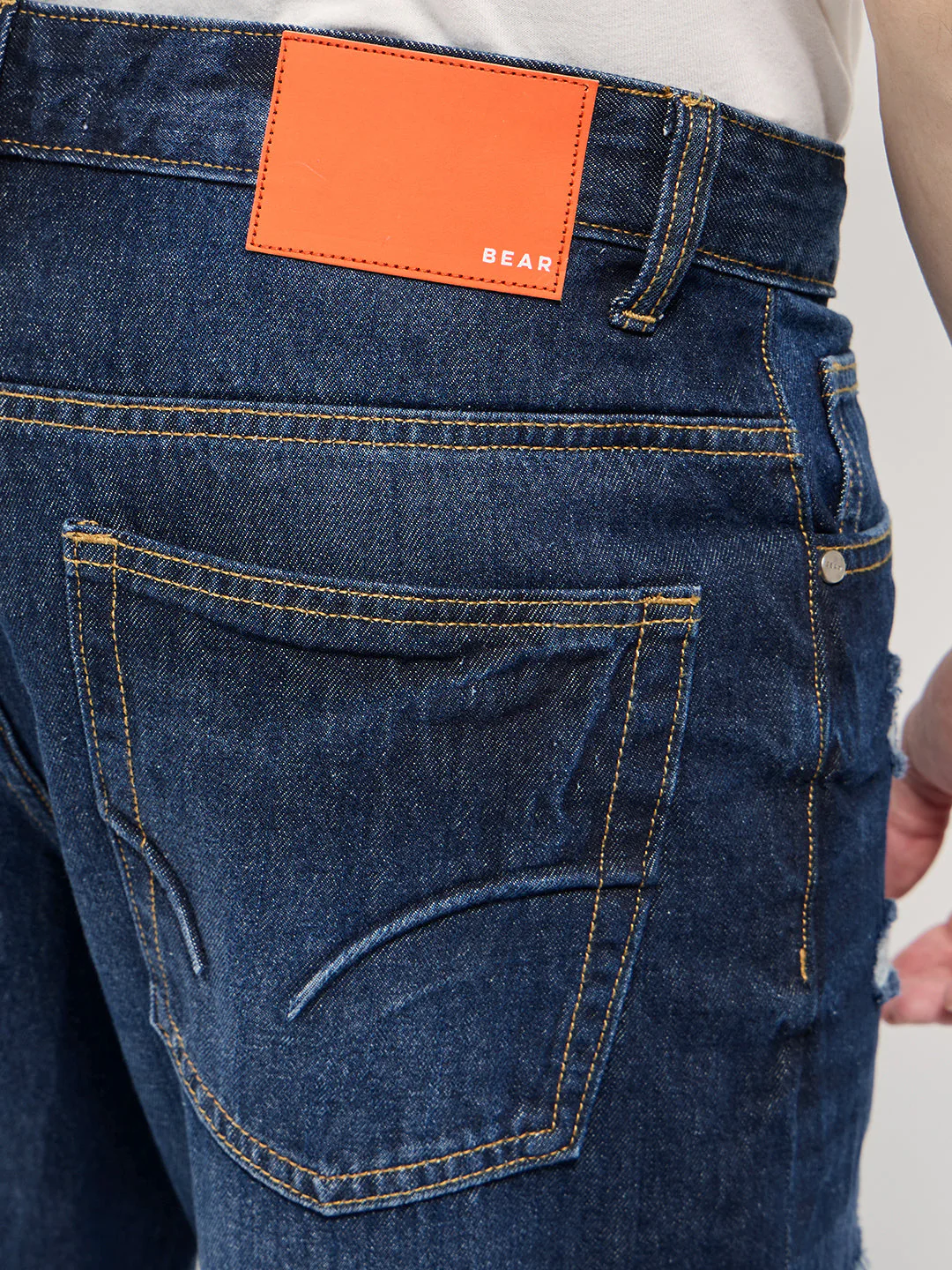 Men Blue Light Fade Jeans - Image 6