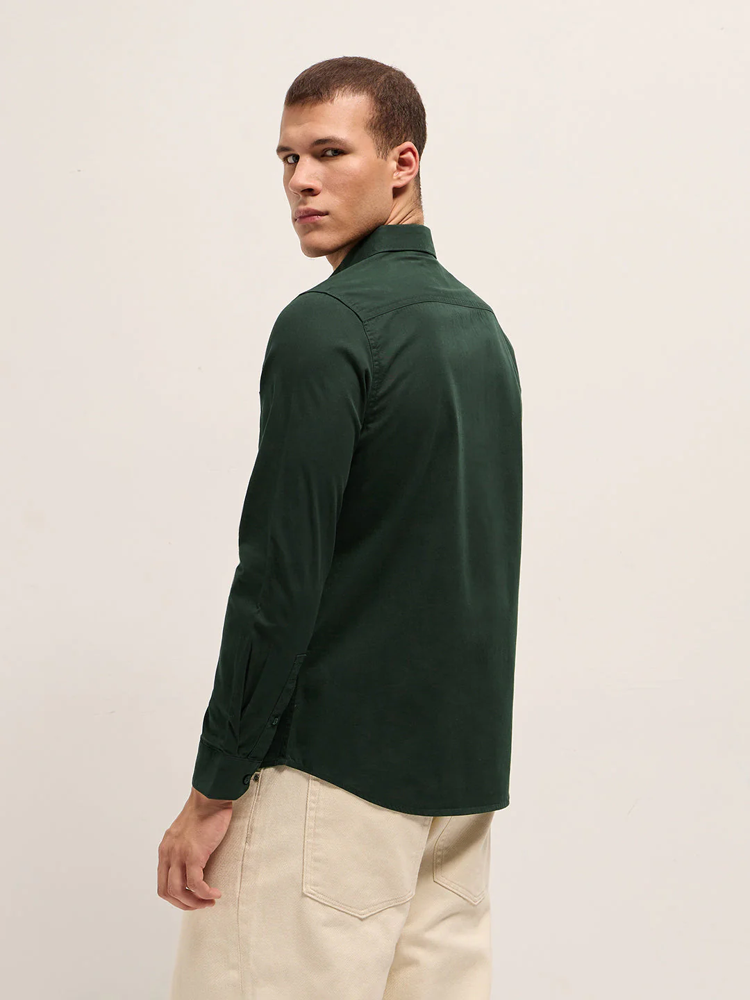 Men Dark Green Cotton Solid Slim Fit Casual Shirt - Image 2