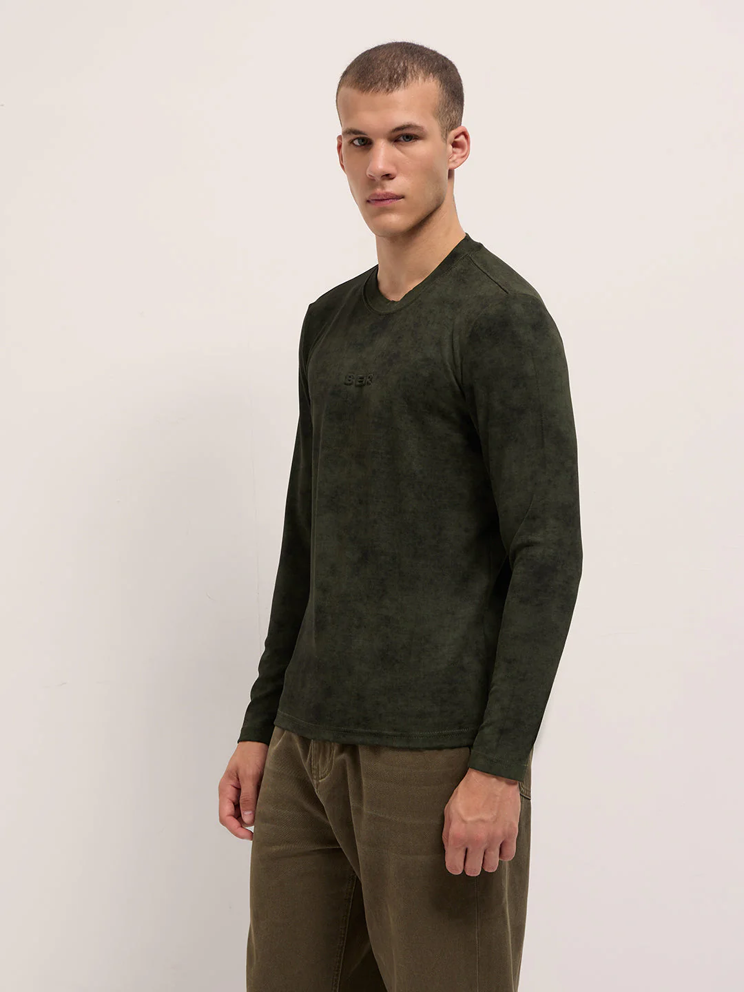 Men Dark Green Slim Fit Crew Neck T-Shirt - Image 3