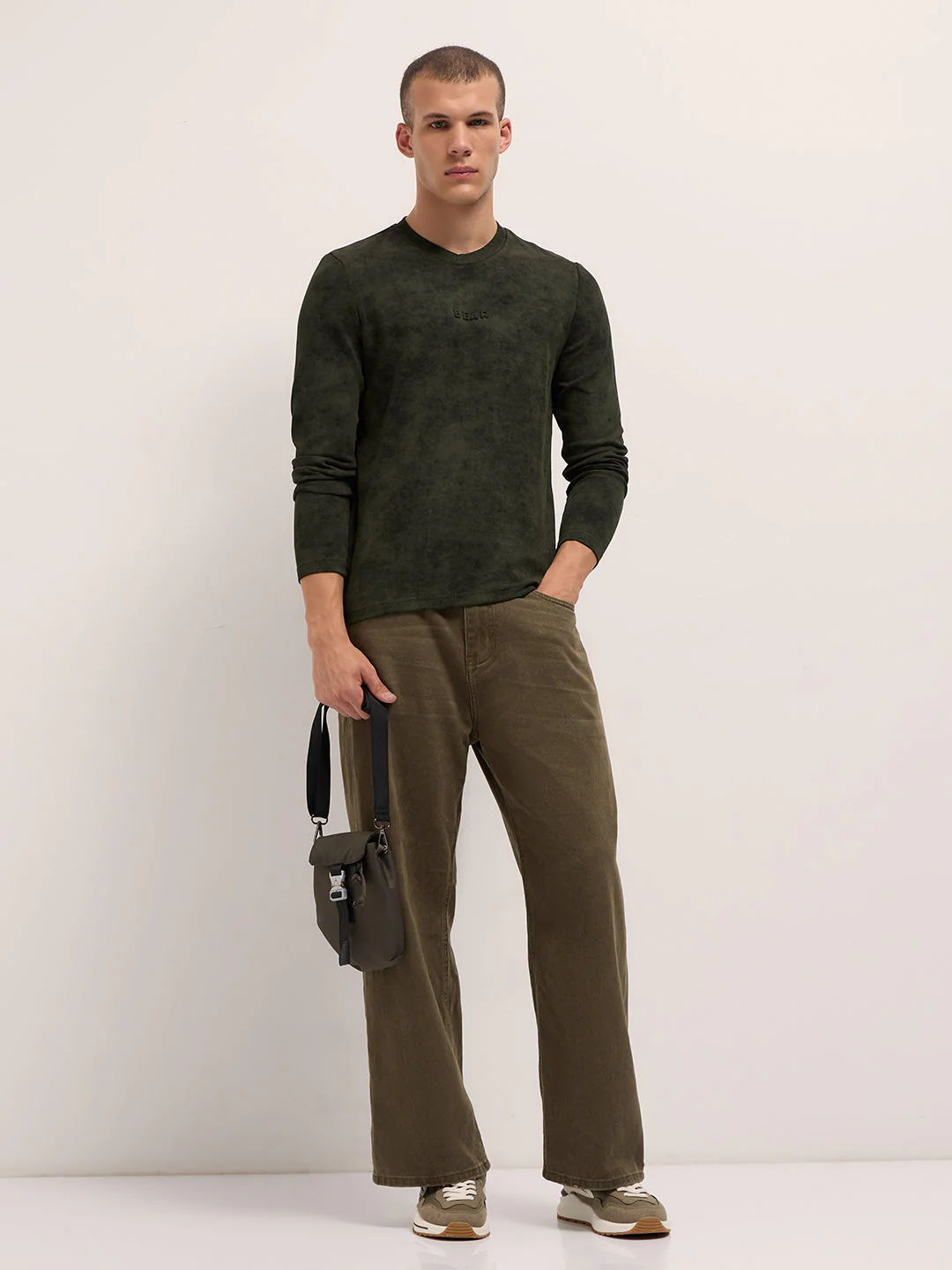 Men Dark Green Slim Fit Crew Neck T-Shirt - Image 4