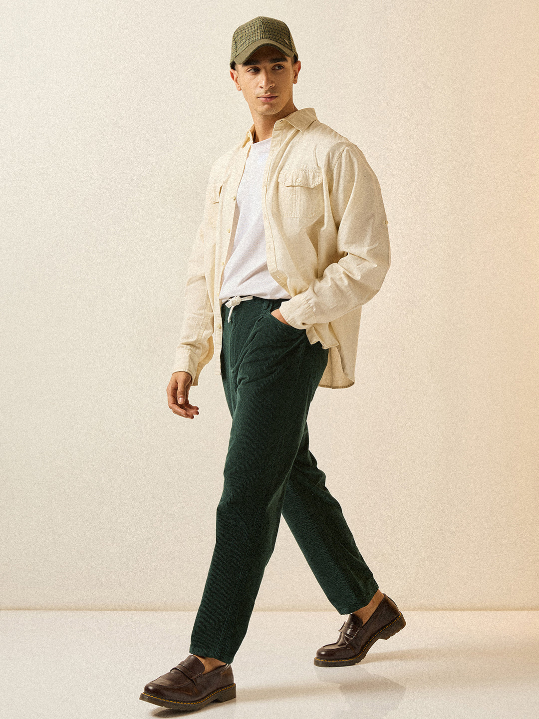 Men Dark Green Solid Baggy Fit Corduroy Cotton Pant - Image 4