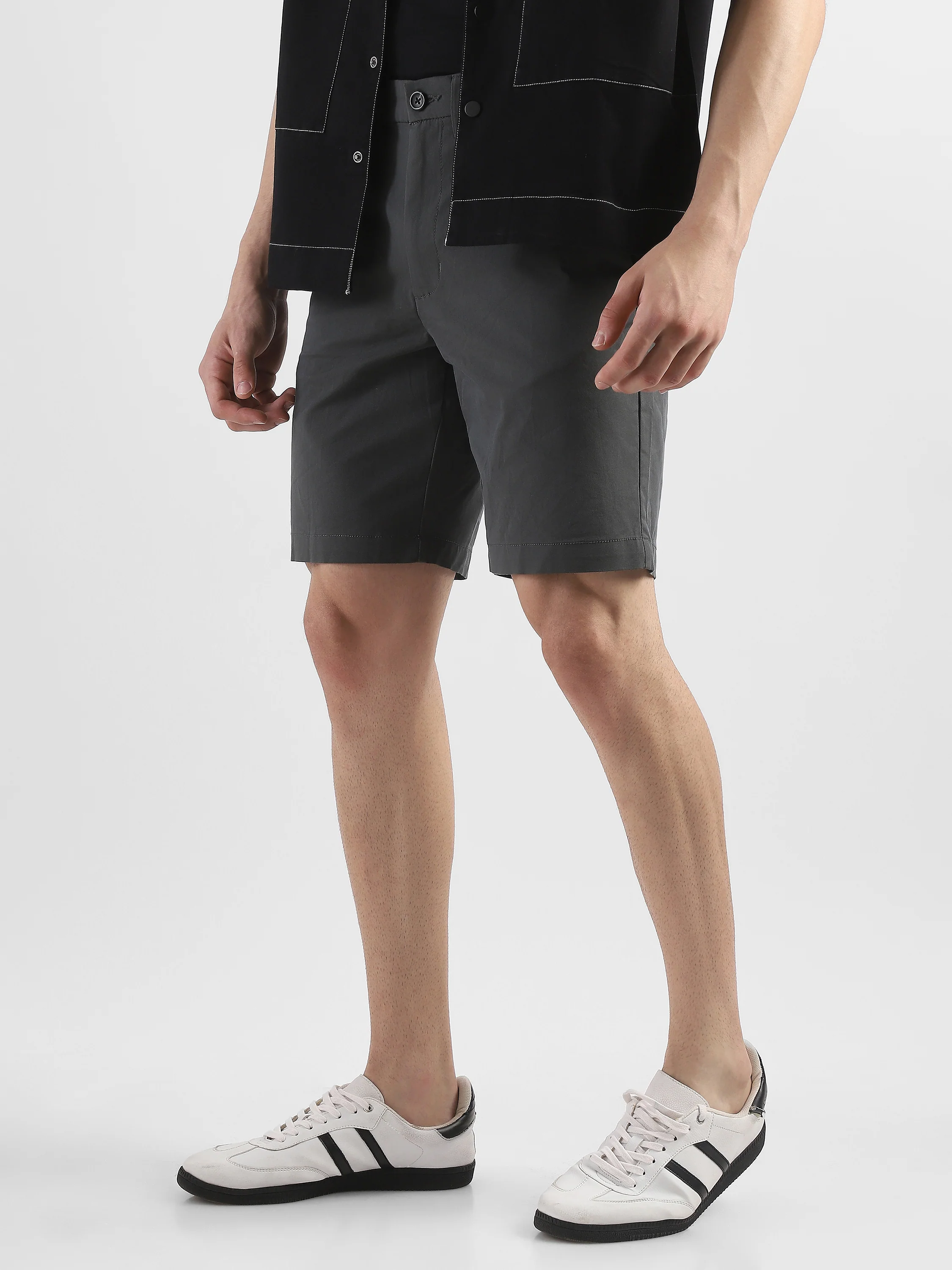 Men Dark Grey Knee Length Regular Fit Shorts - Image 4