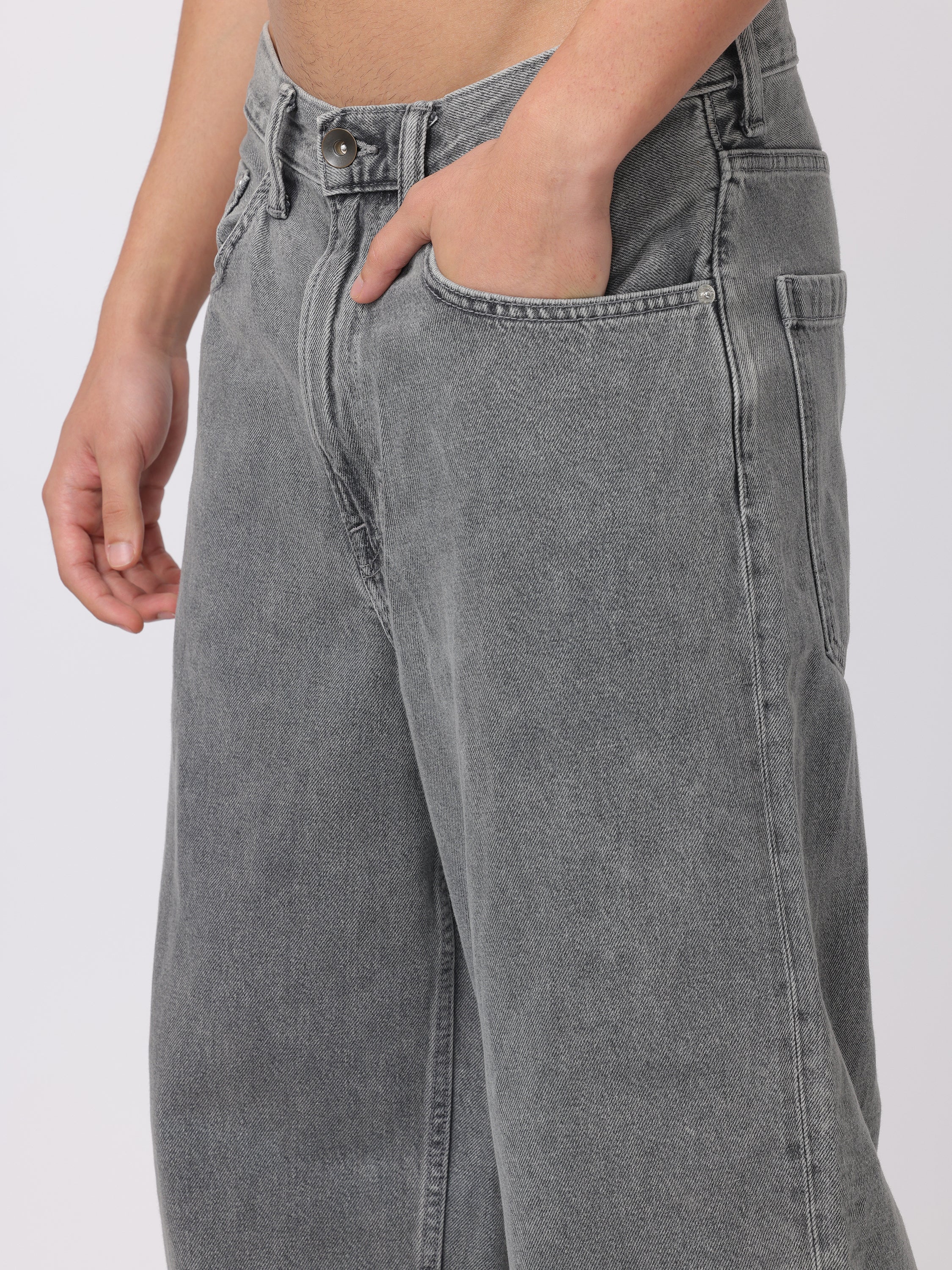 Men Dark Grey Relaxed Fit Jeans - Image 6