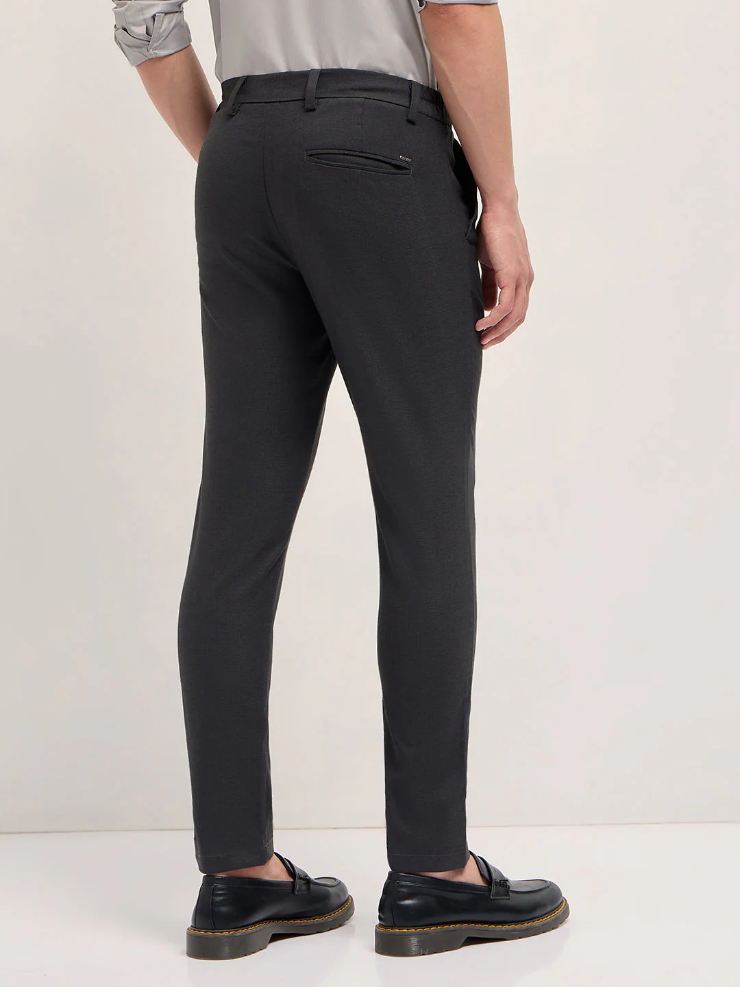 Men Dark Grey Slim Fit Formal Trousers - Image 2