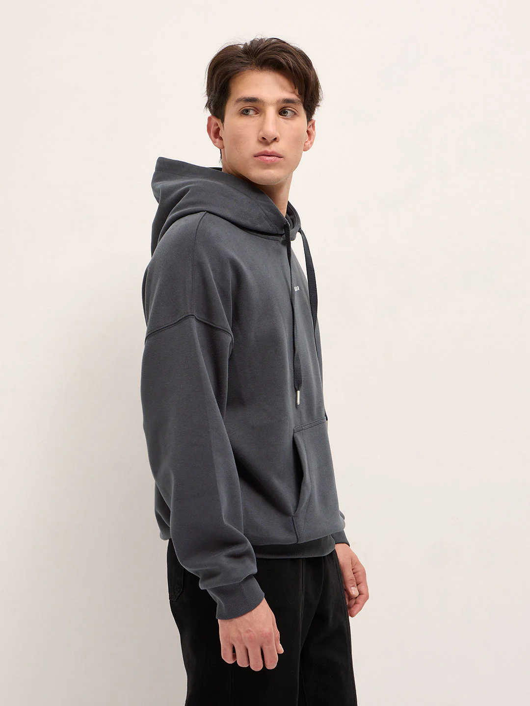 Men Dark Grey Solid Relax Fit Hoodie - Image 3