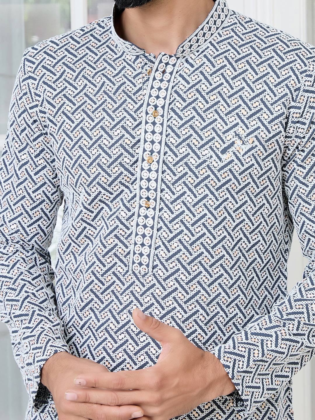 Men Grey Thread Embroidered And Sequinned Rayon Straight Kurta - Image 5