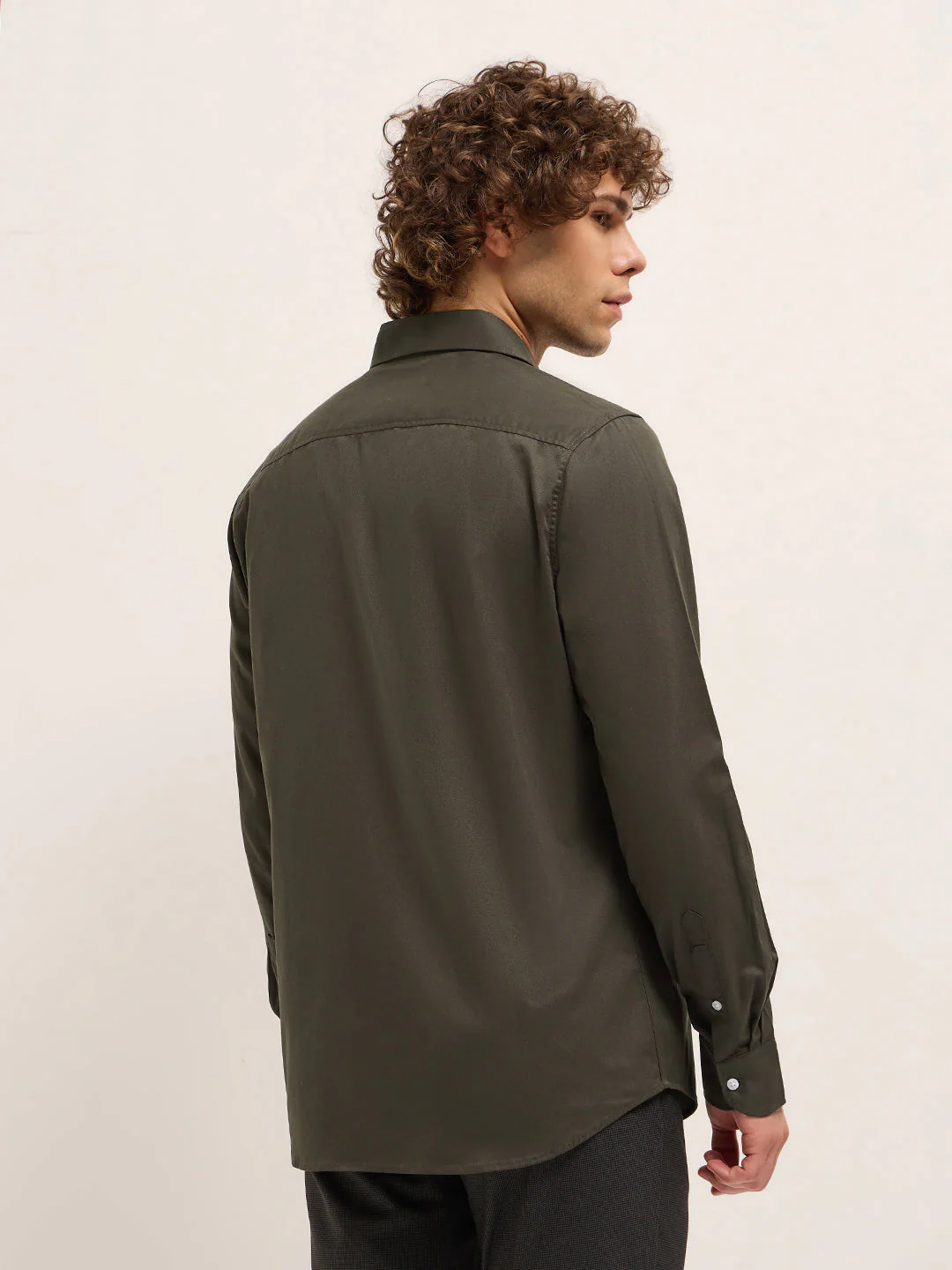 Men Elegant Olive Solid Tailored Fit Formal Shirt - Image 2