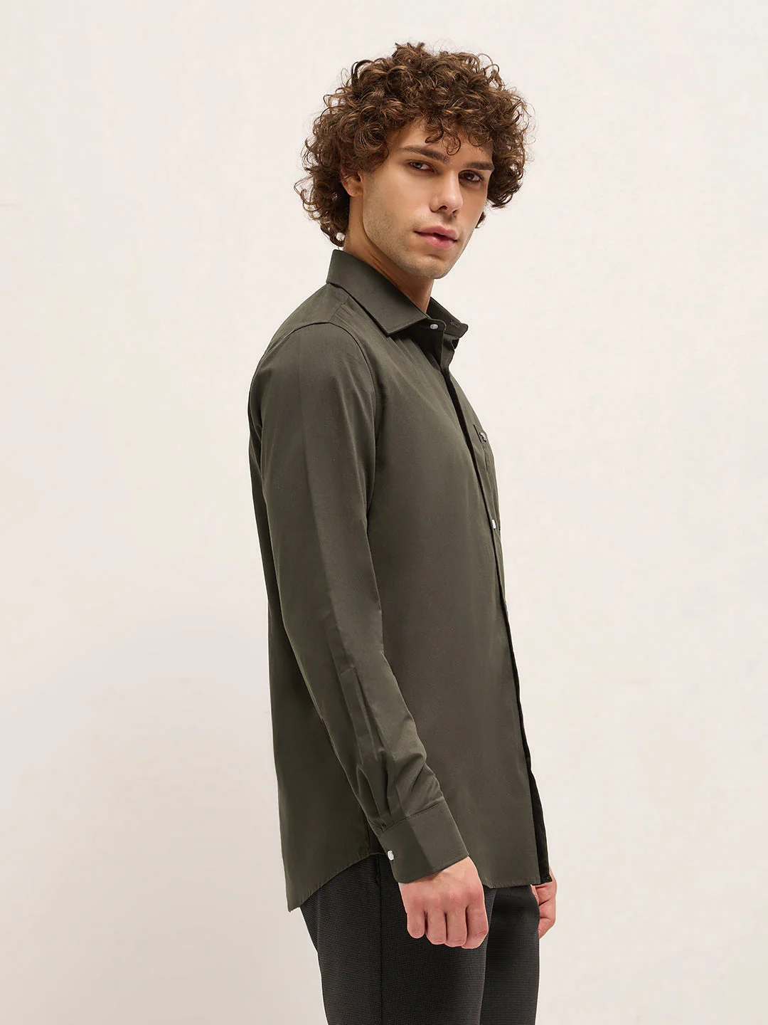 Men Elegant Olive Solid Tailored Fit Formal Shirt - Image 3