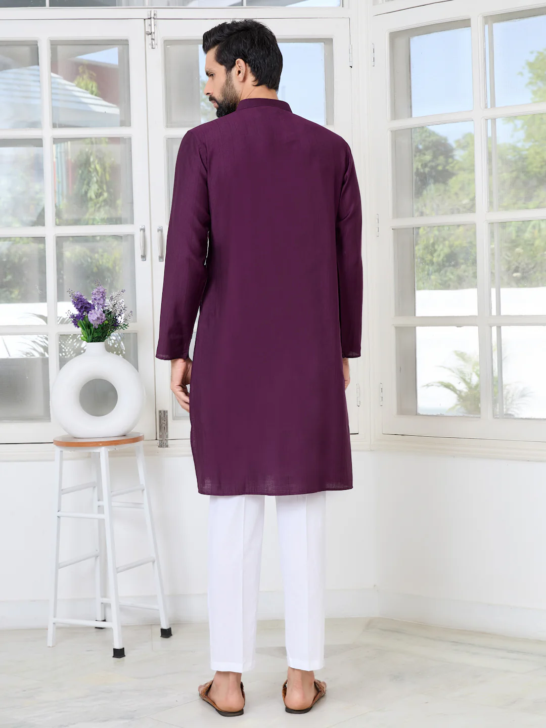 Men Embroidered Sequinned Kurta - Image 4