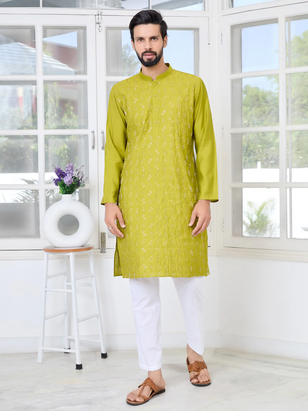 Men Embroidered Sequinned Kurta