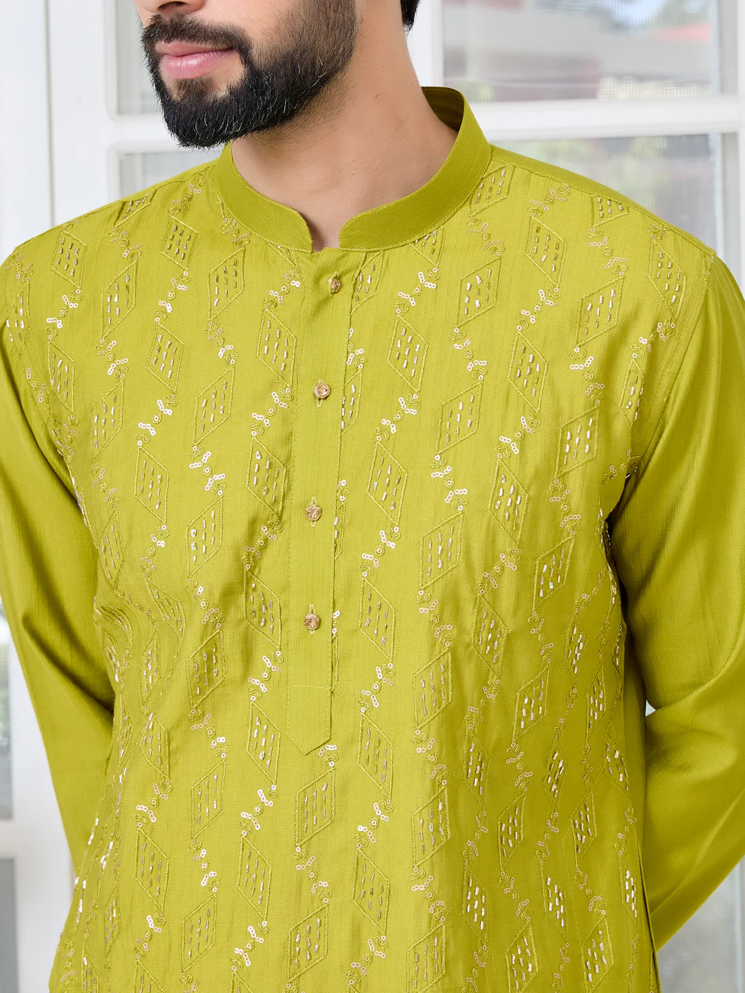 Men Embroidered Sequinned Kurta - Image 2