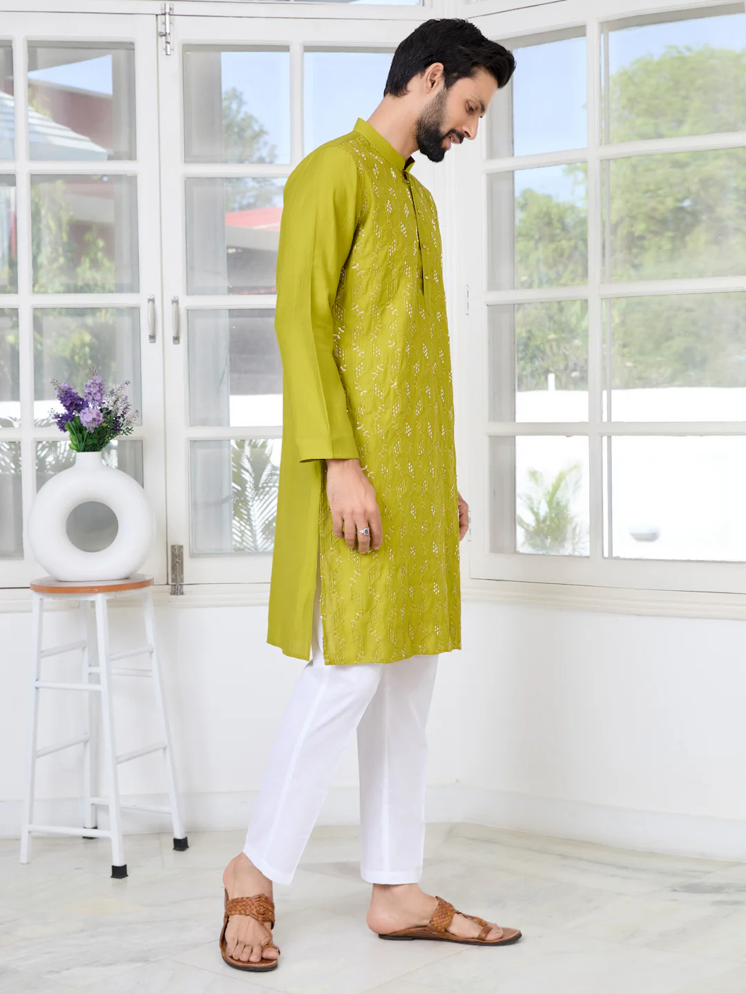 Men Embroidered Sequinned Kurta - Image 3
