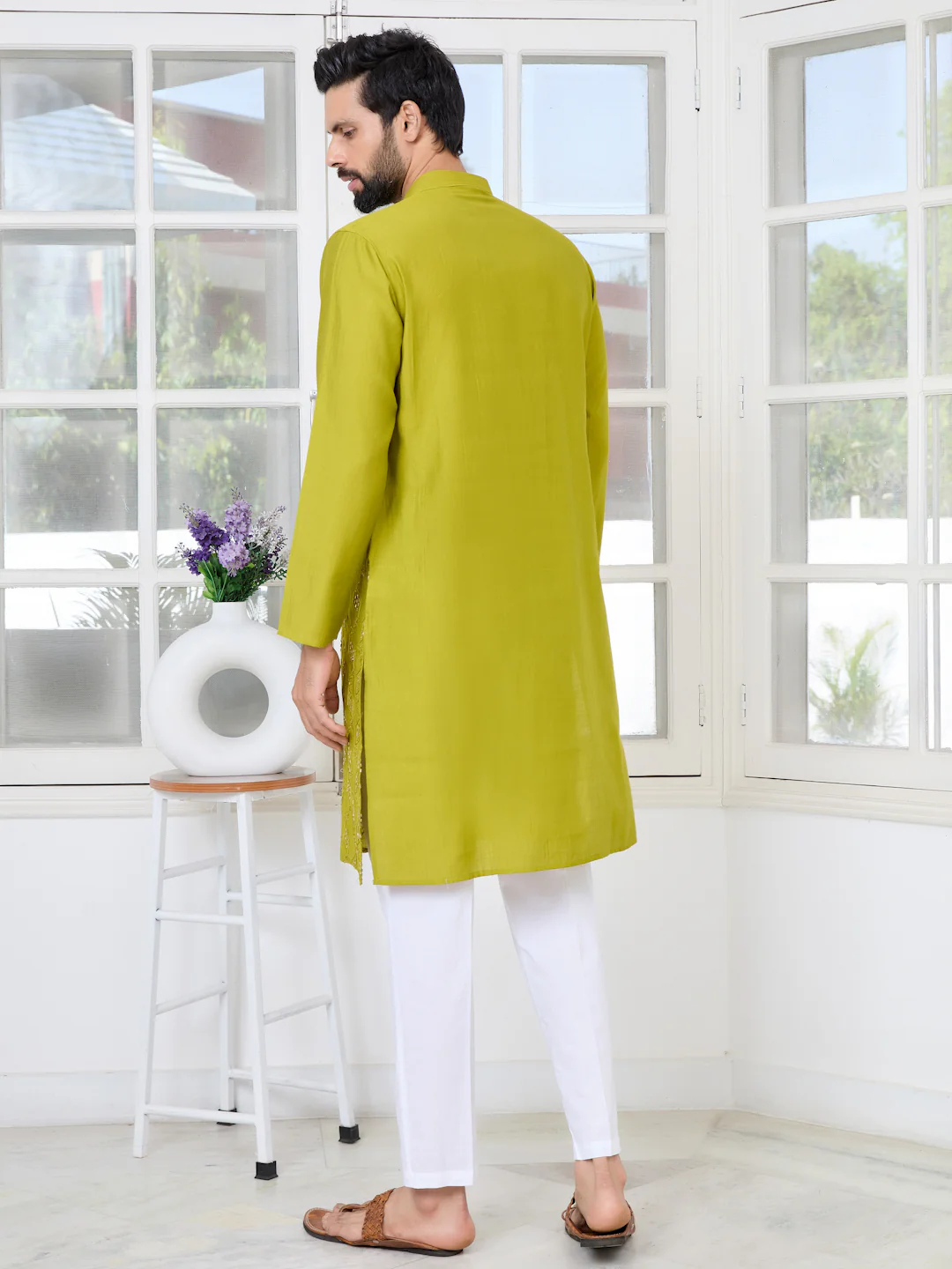 Men Embroidered Sequinned Kurta - Image 4