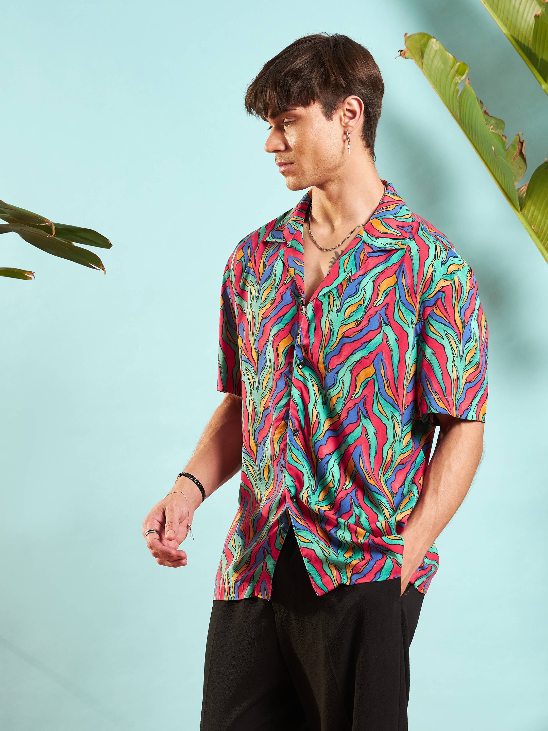 Men Fuchsia Conversational Print Relax Fit Shirt - Image 3