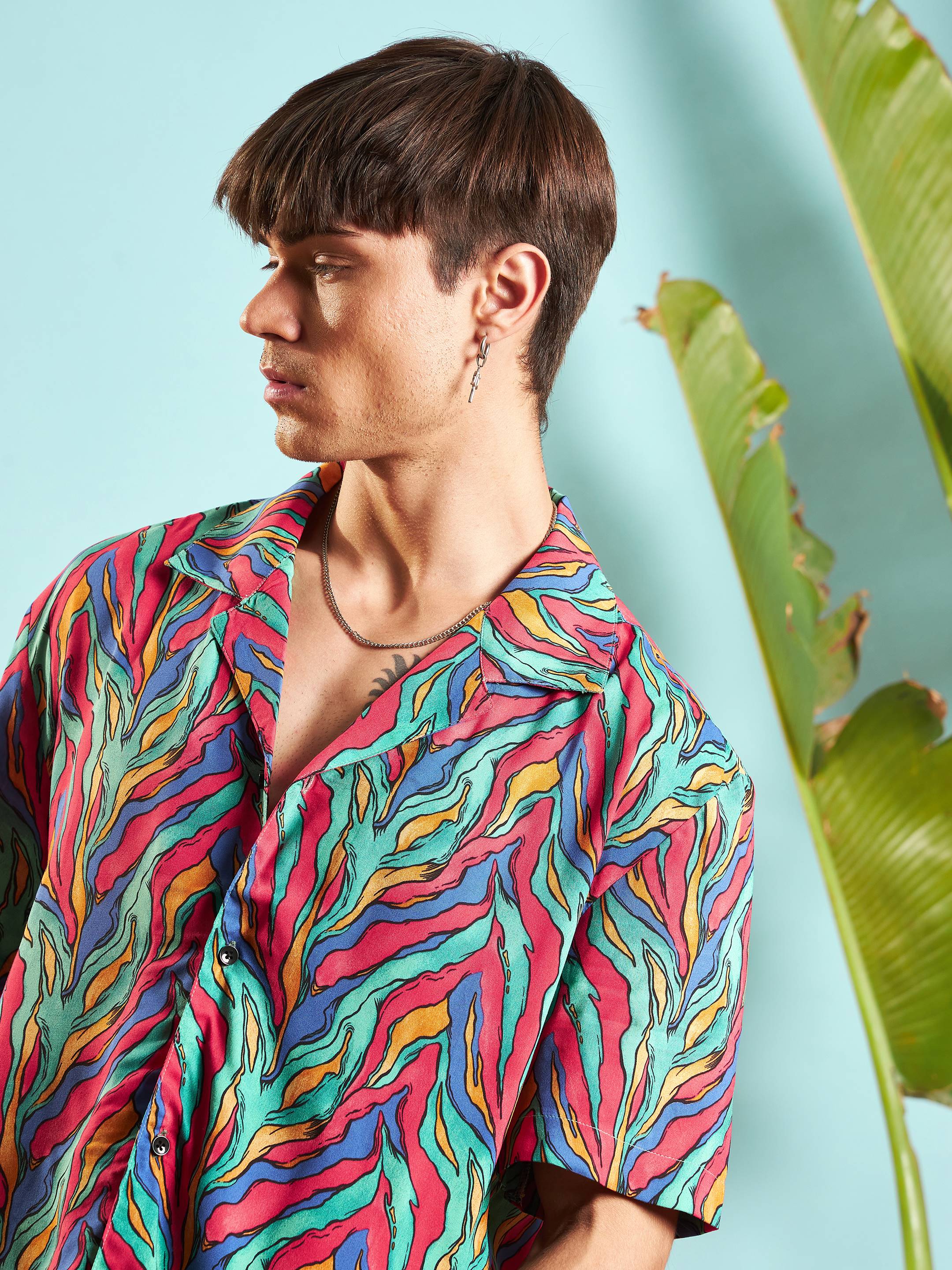Men Fuchsia Conversational Print Relax Fit Shirt - Image 4