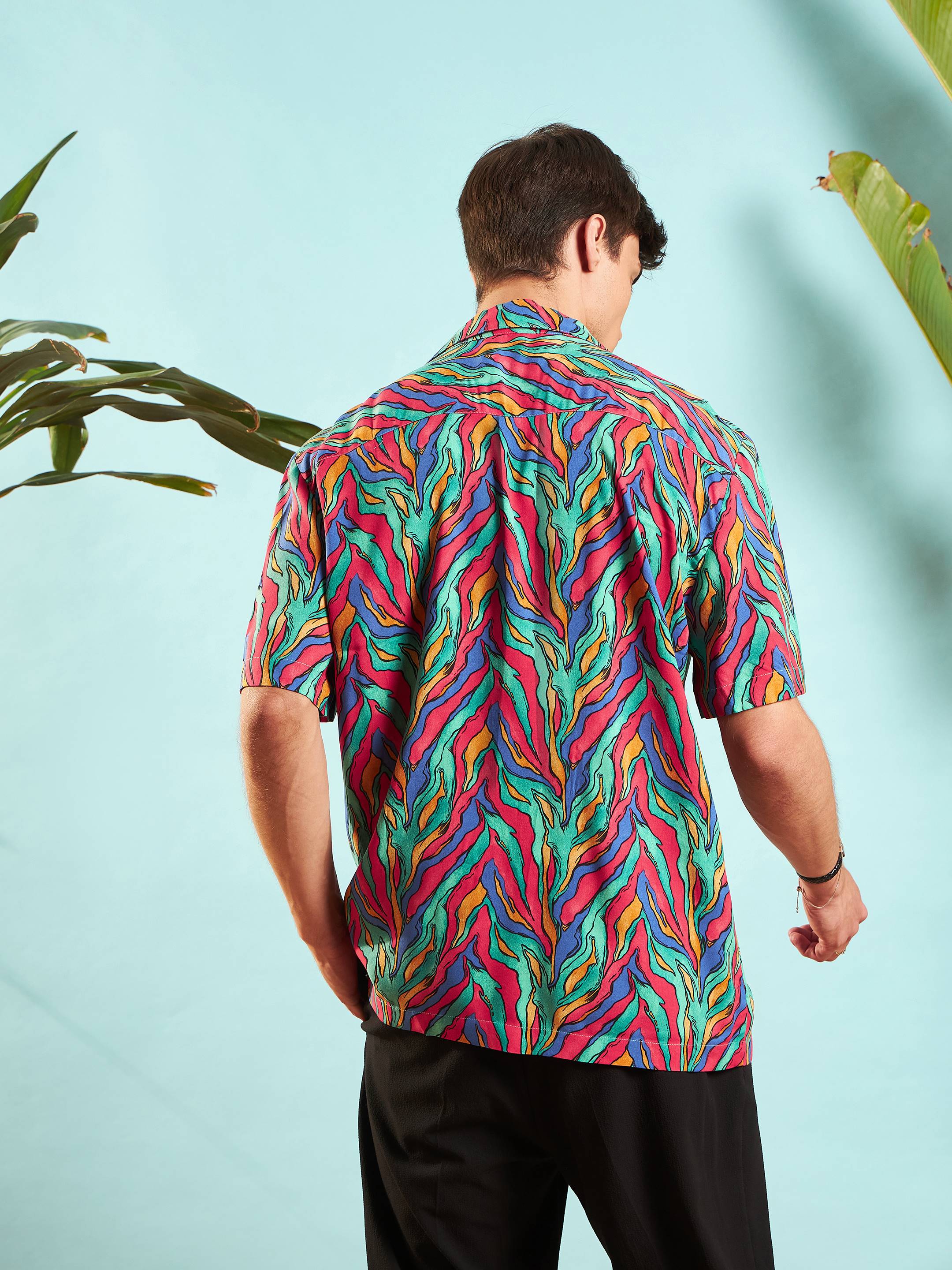 Men Fuchsia Conversational Print Relax Fit Shirt - Image 5