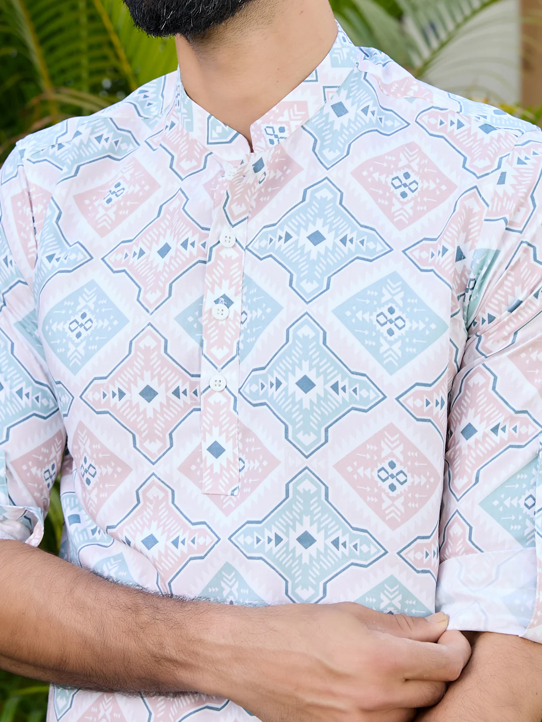 Men Geometric Rayon Short Kurta - Image 2