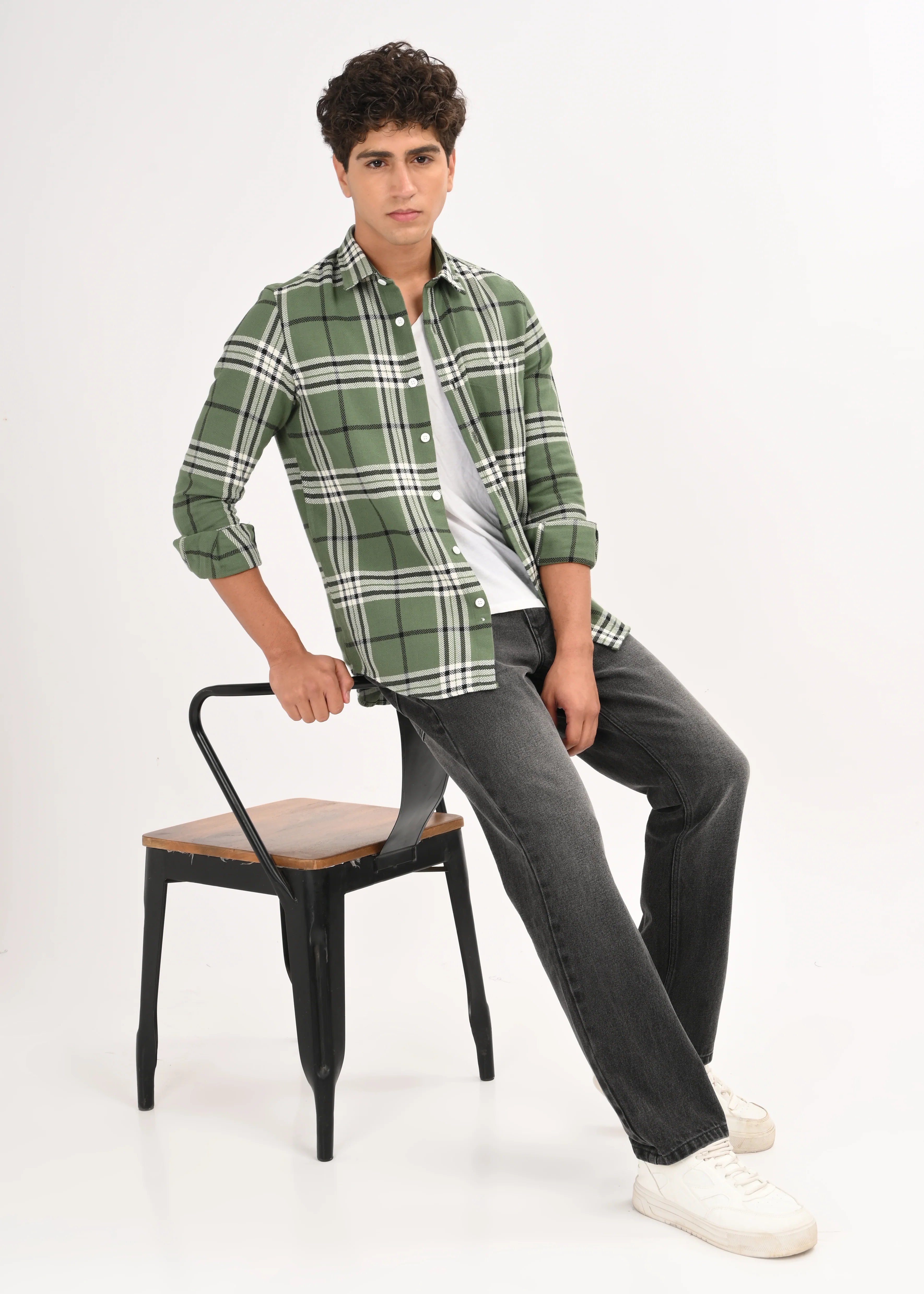 Men Green Classic Bold Checked Shirt - Image 2