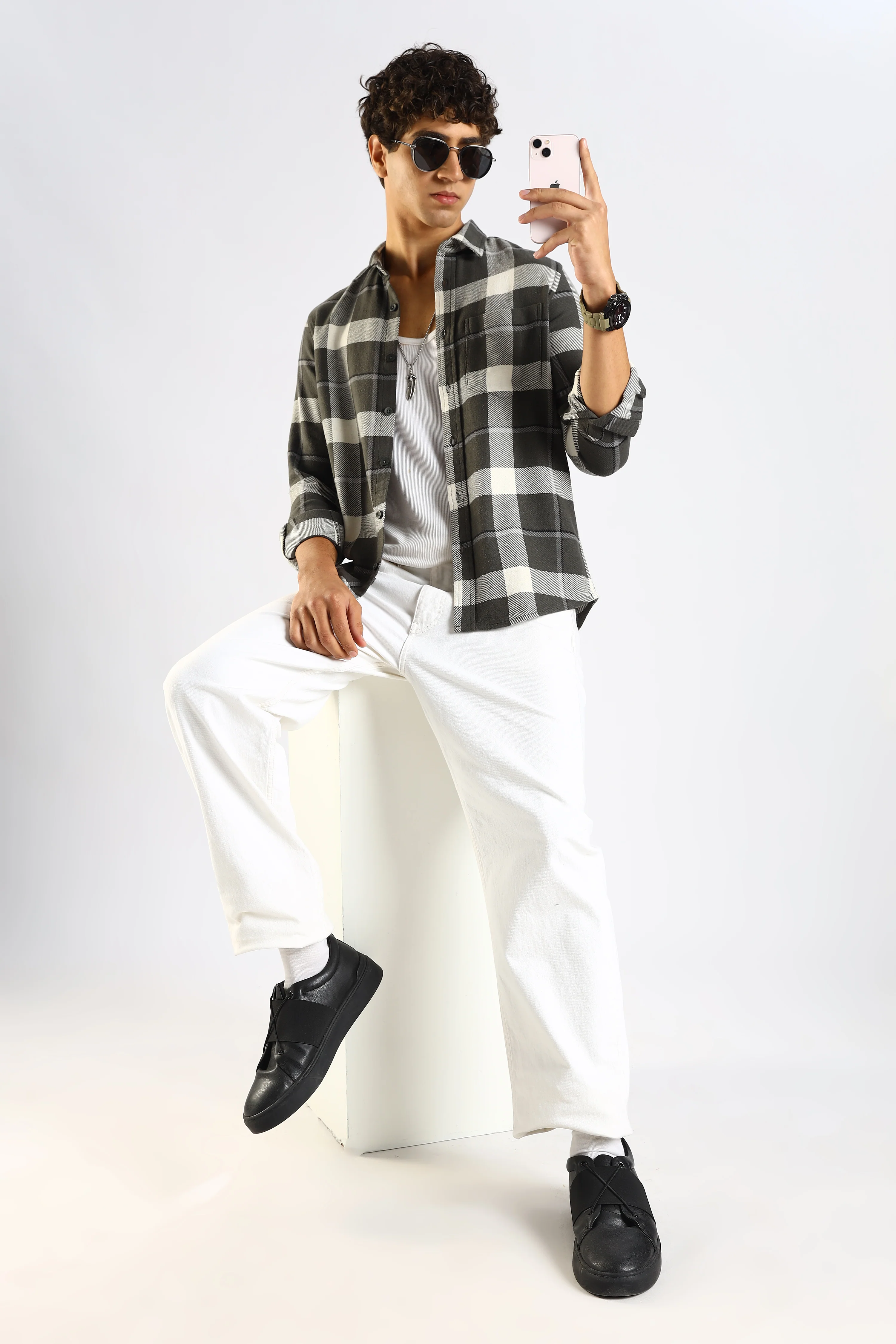 Men Green Cotton Blend Checked Shirt - Image 11