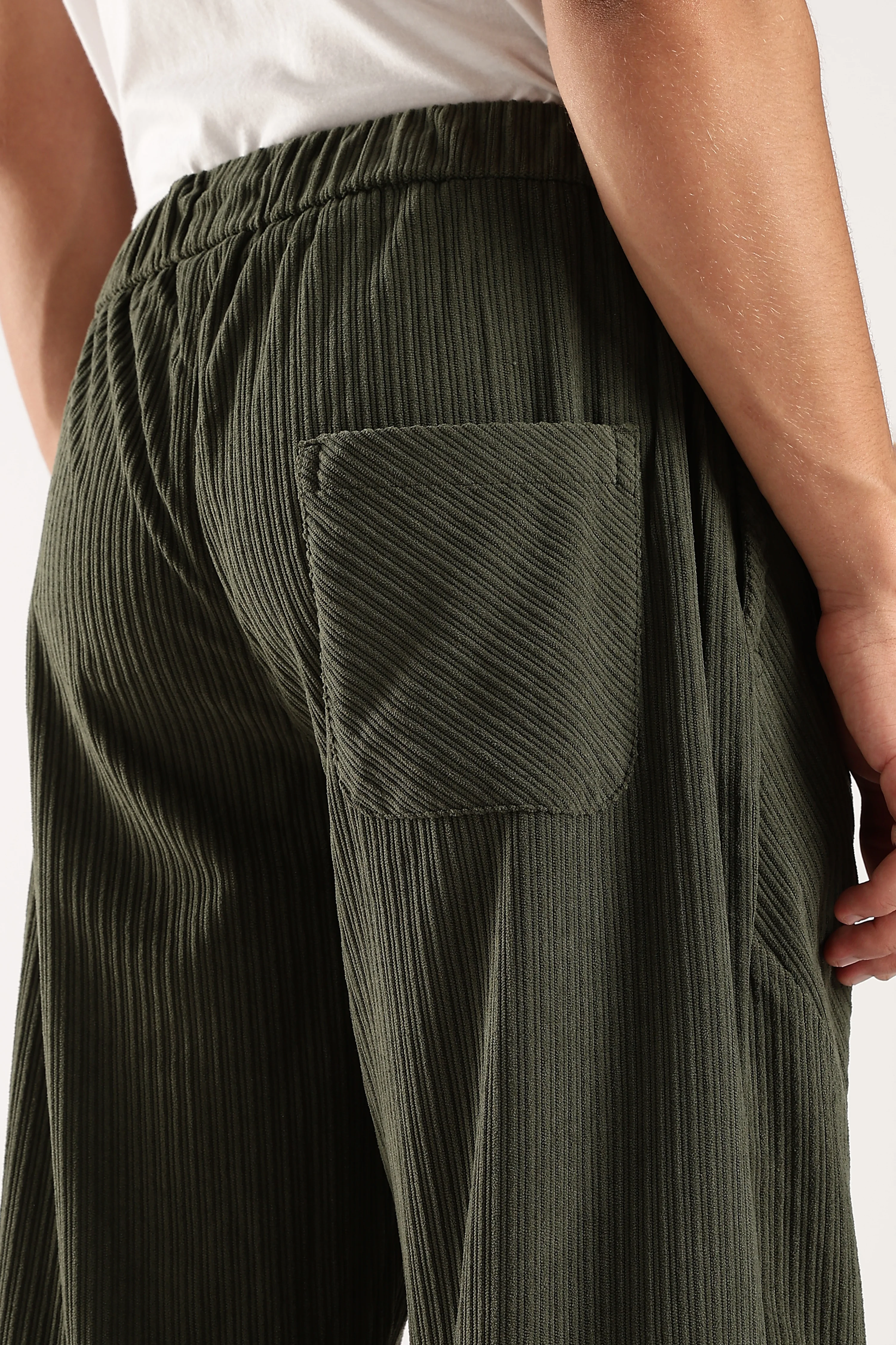 Men Green Textured Drawcord Trousers - Image 11