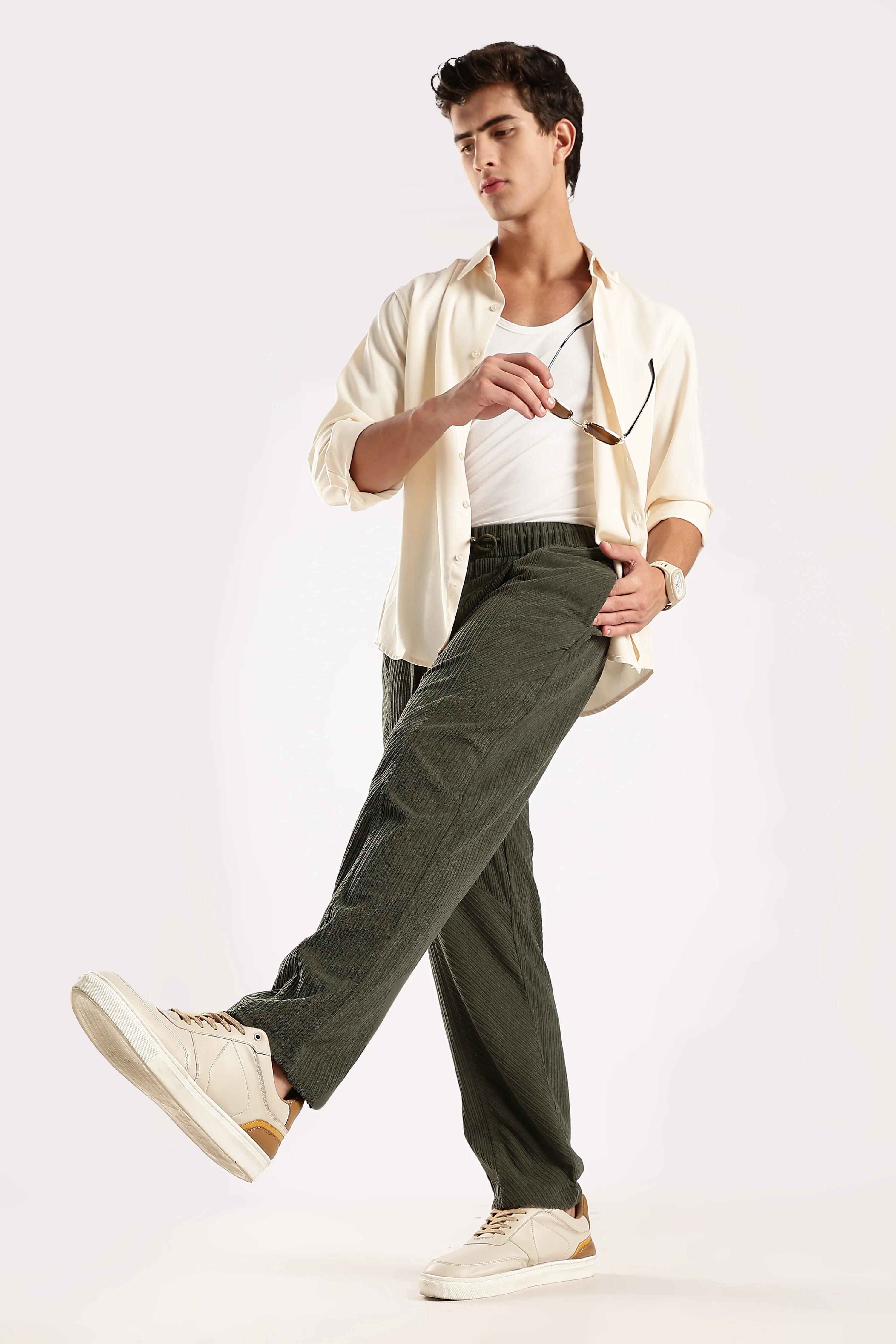 Men Green Textured Drawcord Trousers - Image 2