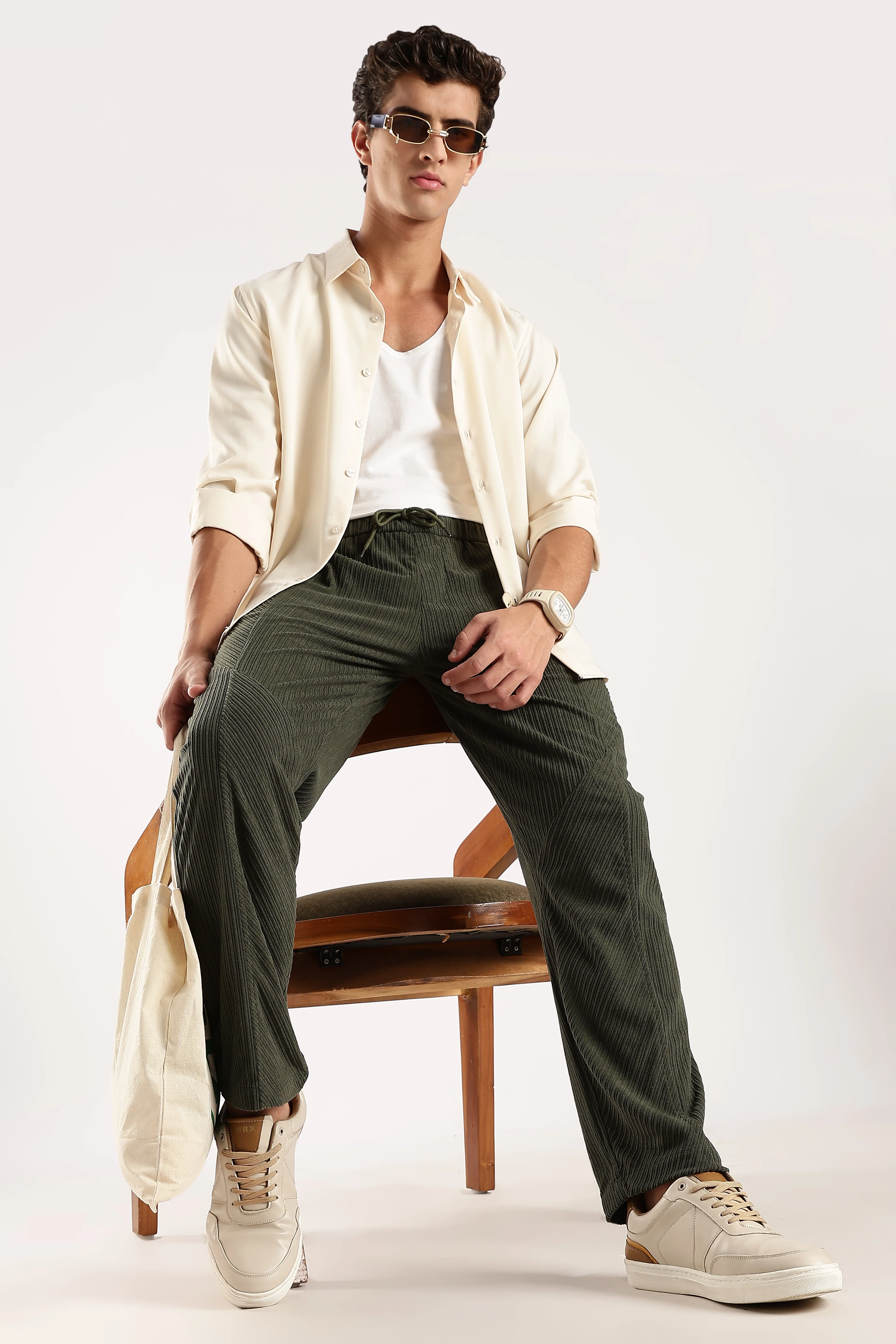 Men Green Textured Drawcord Trousers - Image 3