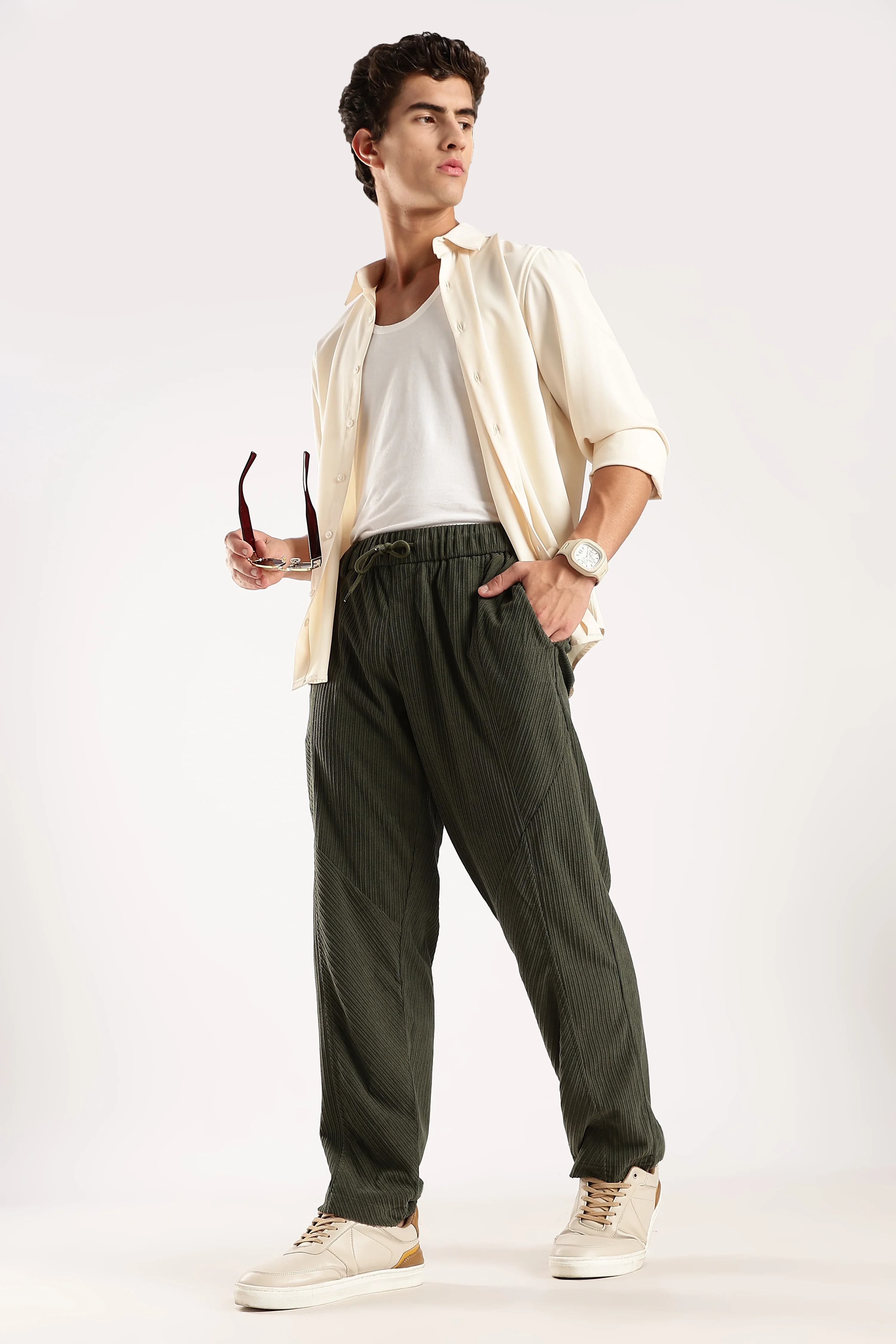 Men Green Textured Drawcord Trousers - Image 4