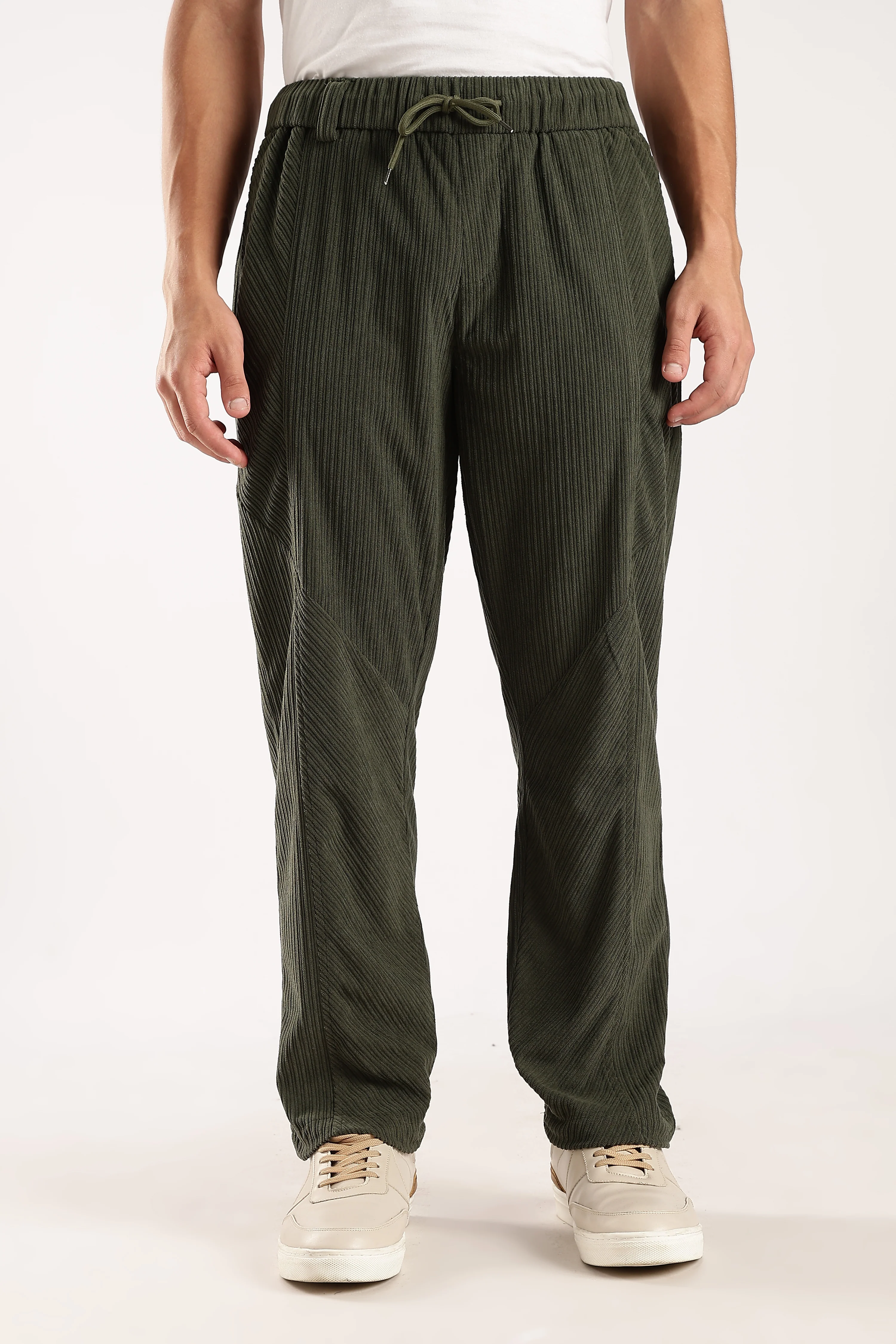Men Green Textured Drawcord Trousers - Image 5
