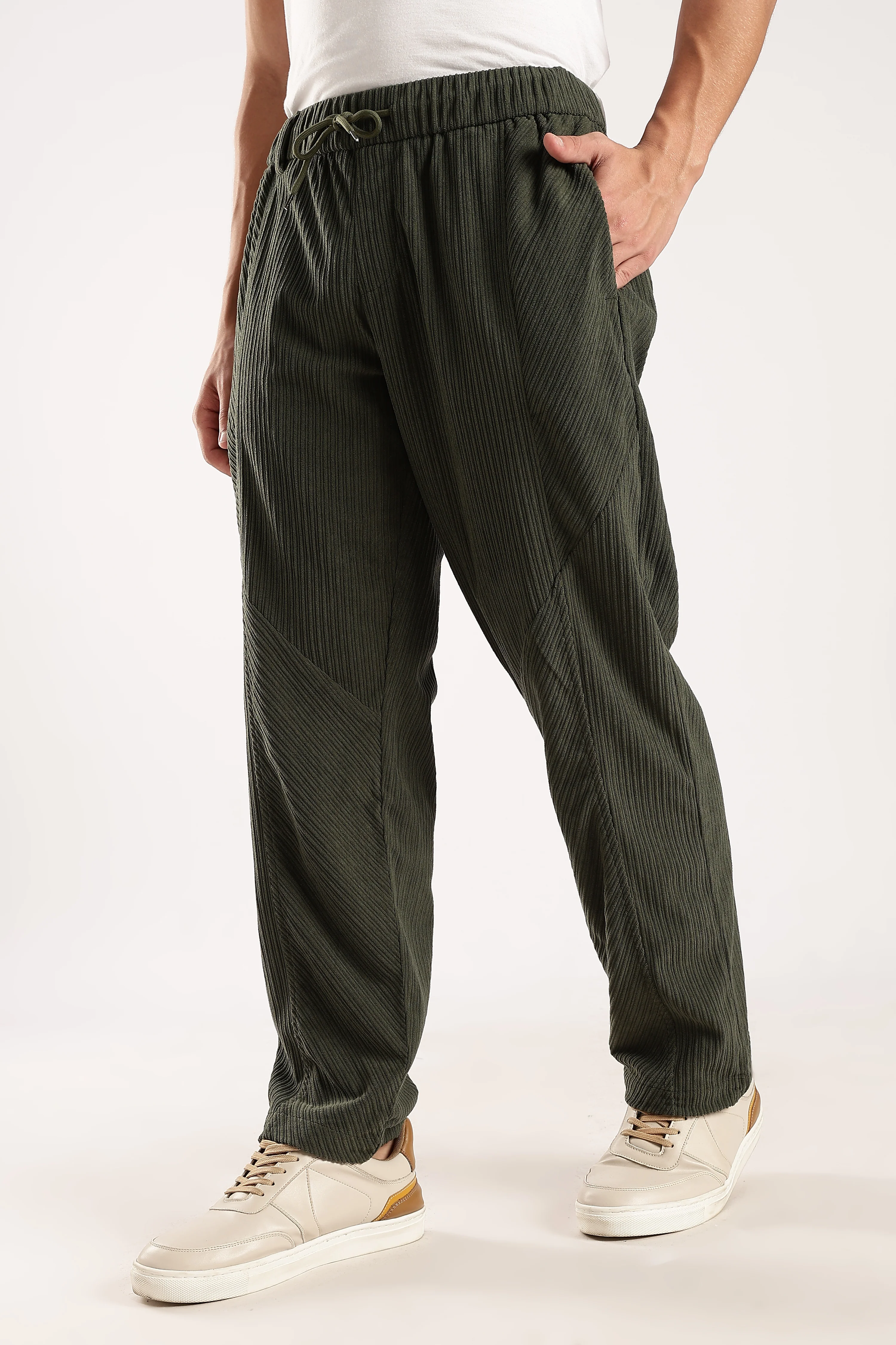 Men Green Textured Drawcord Trousers - Image 6