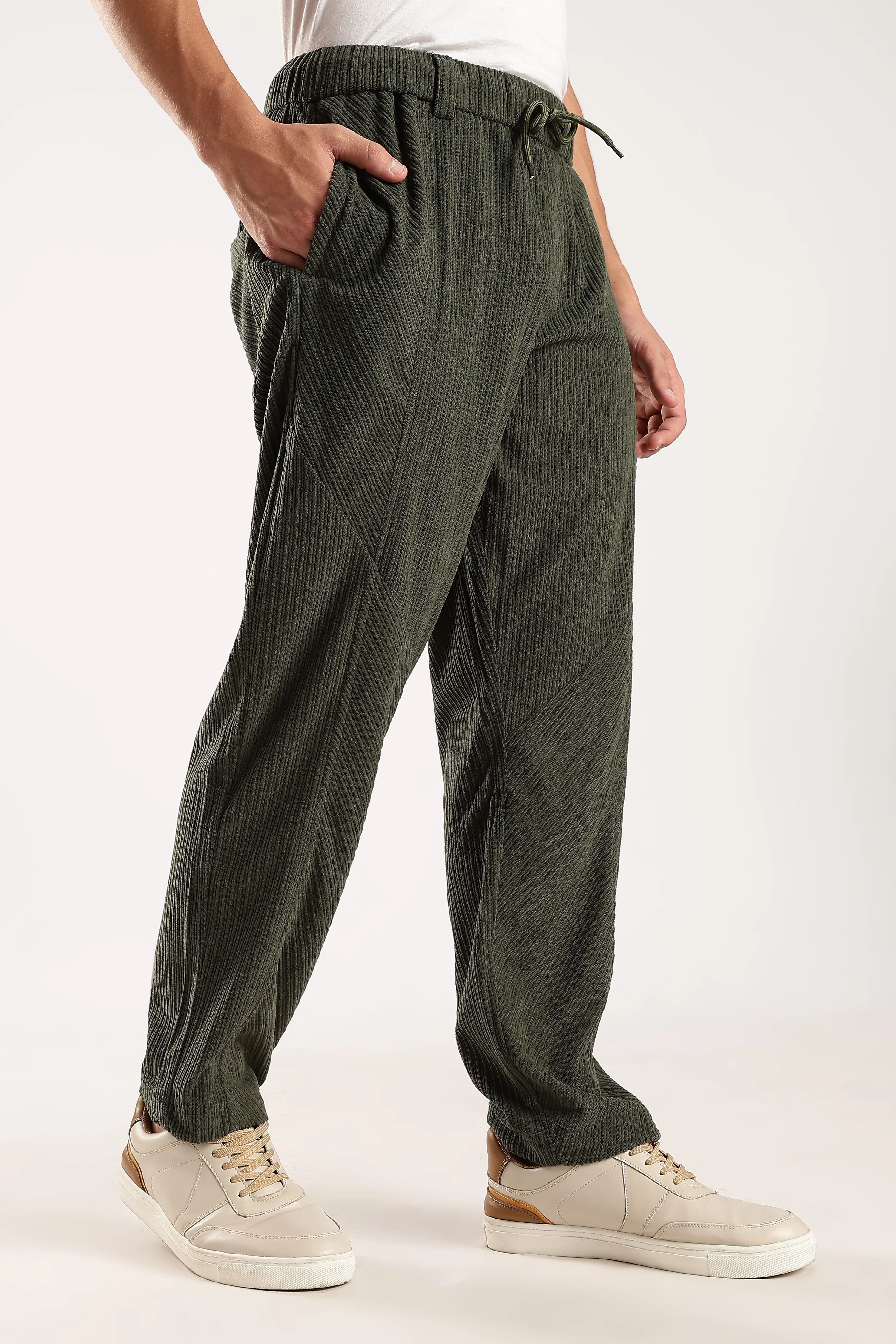 Men Green Textured Drawcord Trousers - Image 7