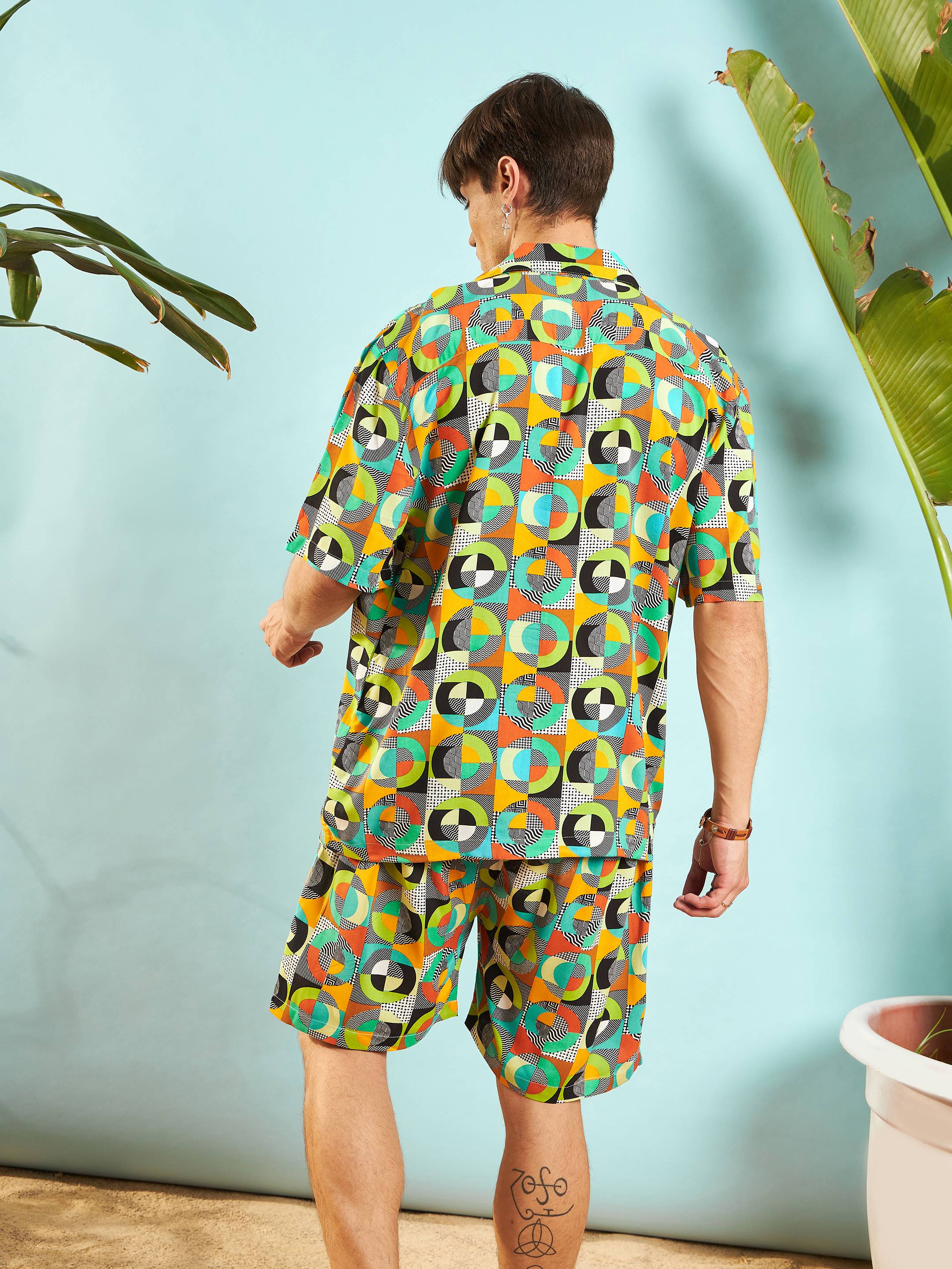 Men Green Multi Colour Geometric Shirt With Shorts - Image 5