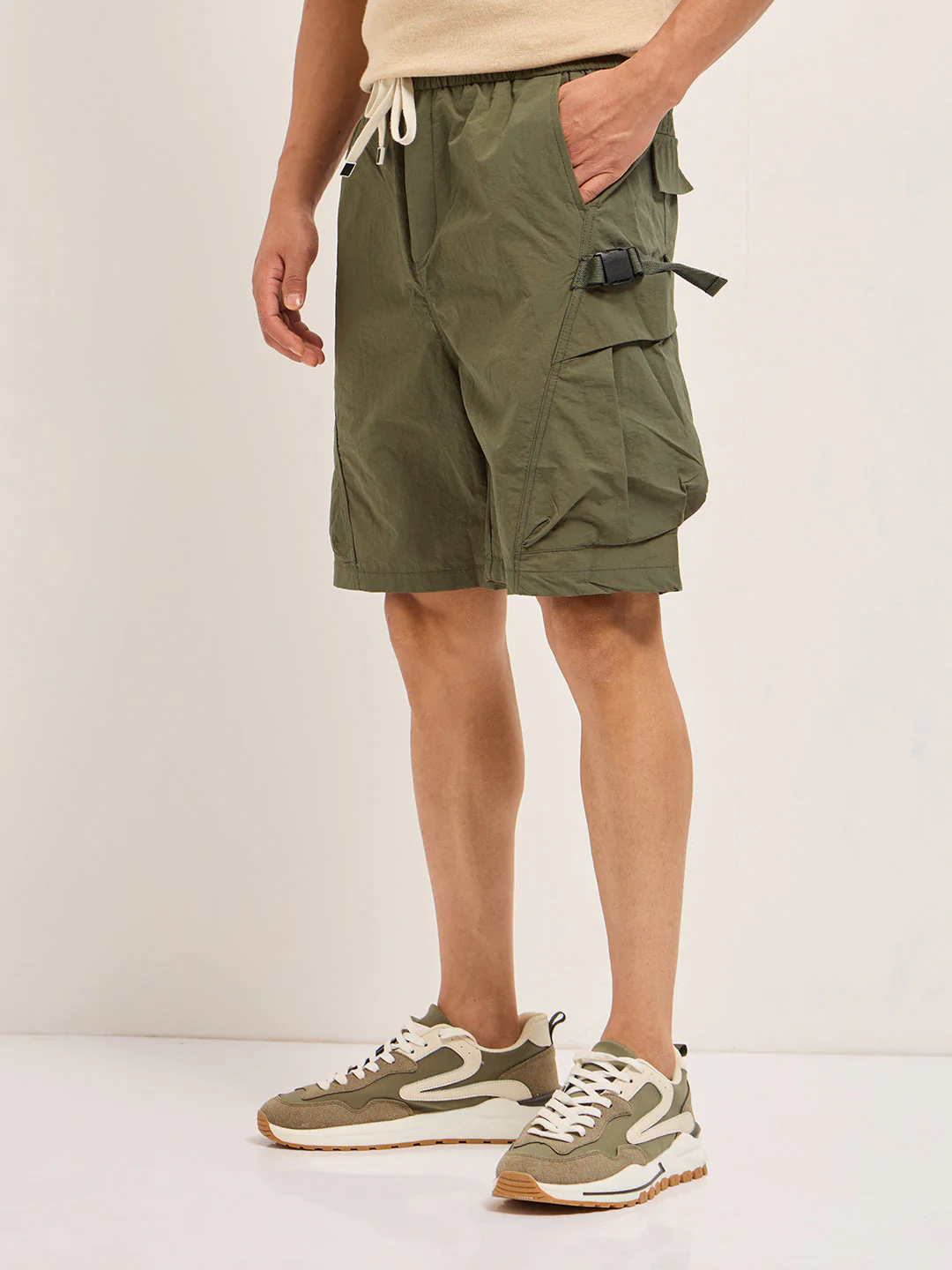 Men Green Polyester Regular Fit Knee-Length Utility Cargo Shorts - Image 3