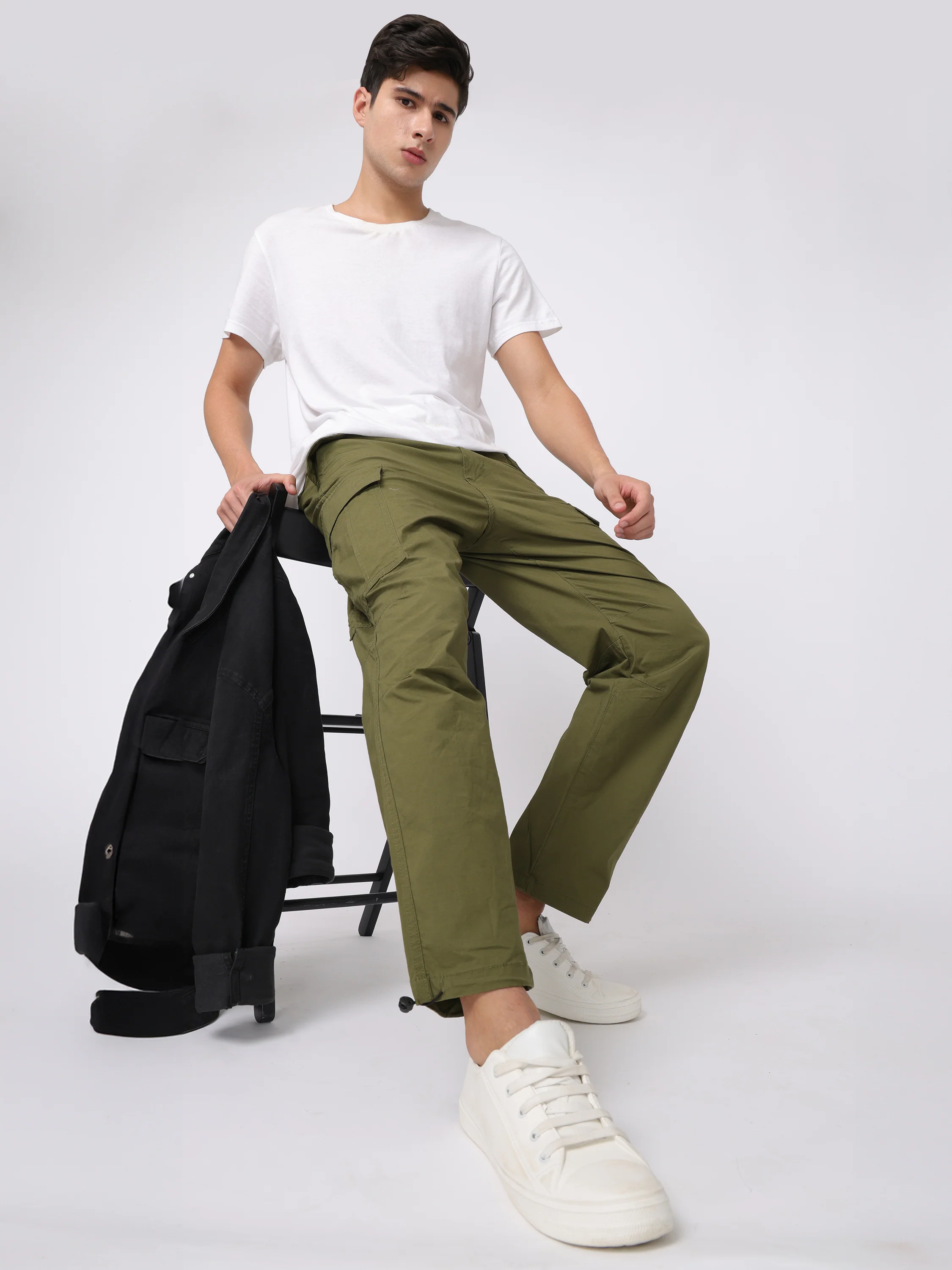 Men Green Regular Fit Cargo Pants - Image 2