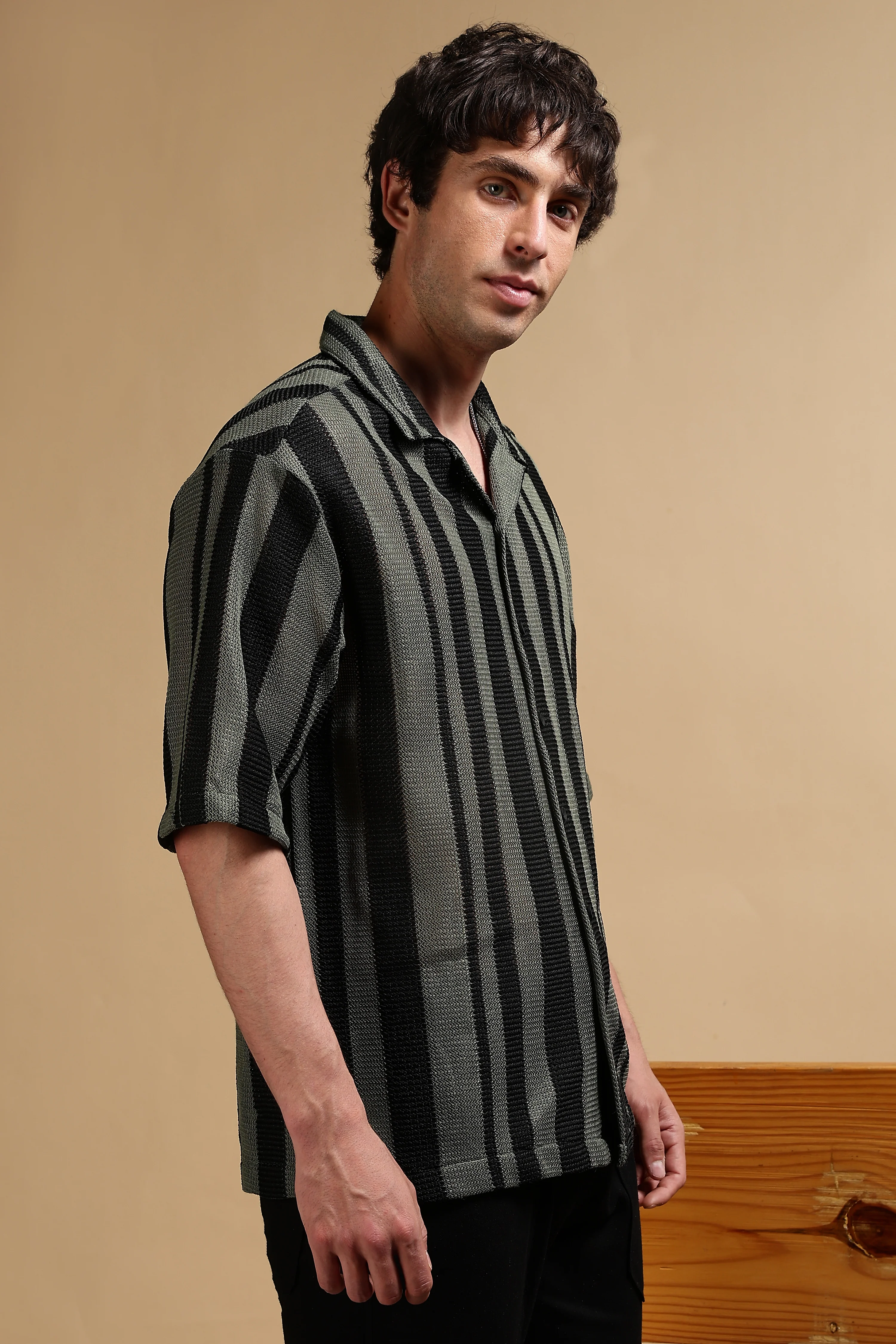 Men Green Relaxed Fit Striped Shirt - Image 3