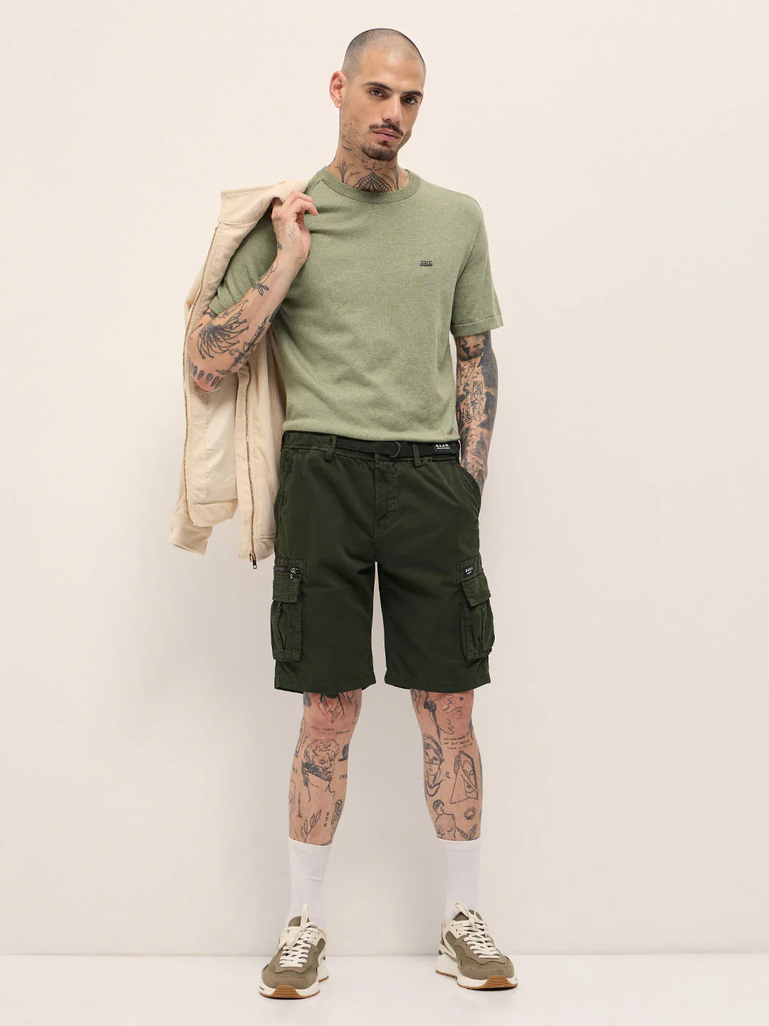 Men Green Solid Cotton Cargo Shorts - Image 4