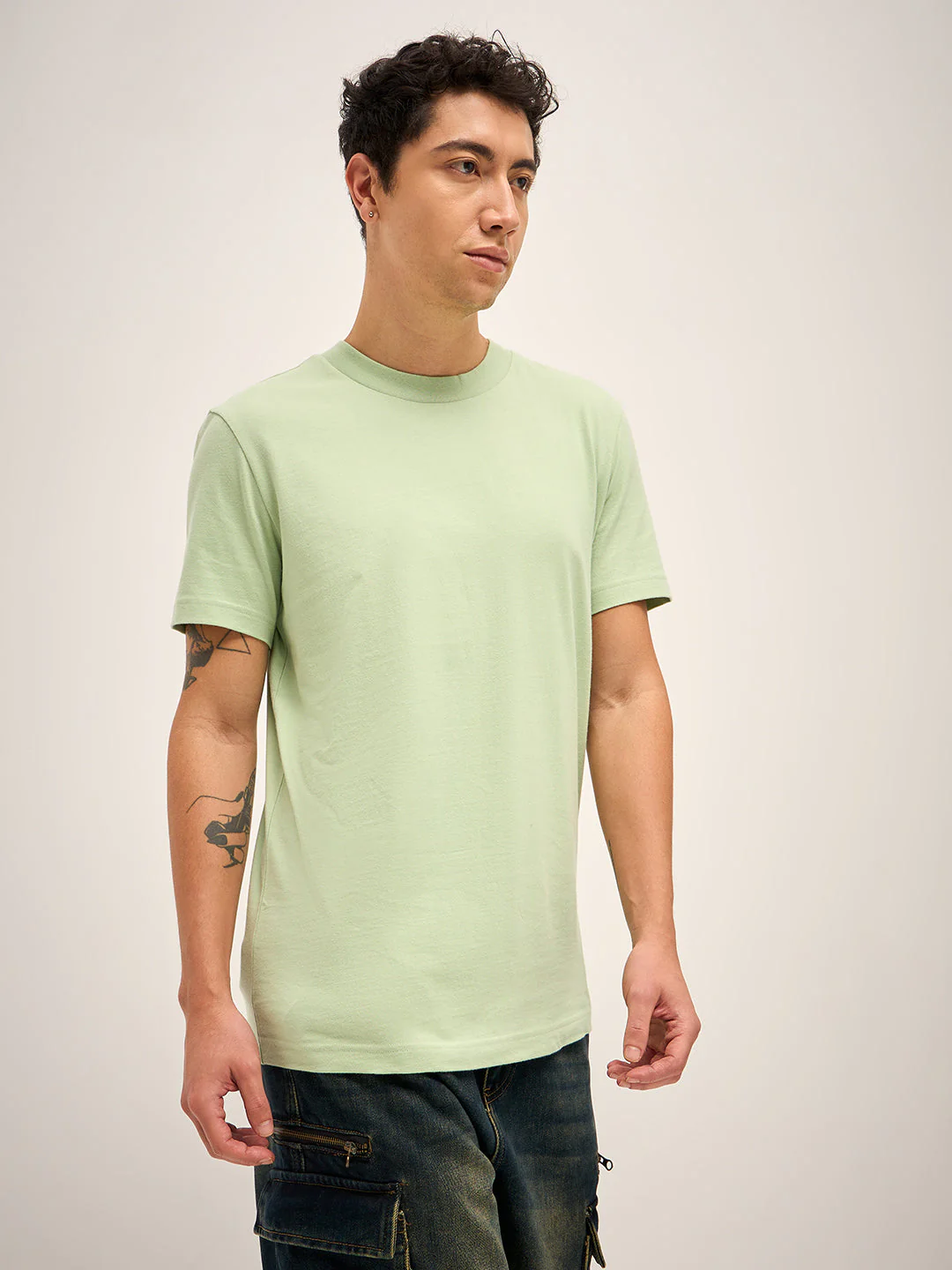 Men Green Solid Crew Neck Regular Fit T-Shirt - Image 3