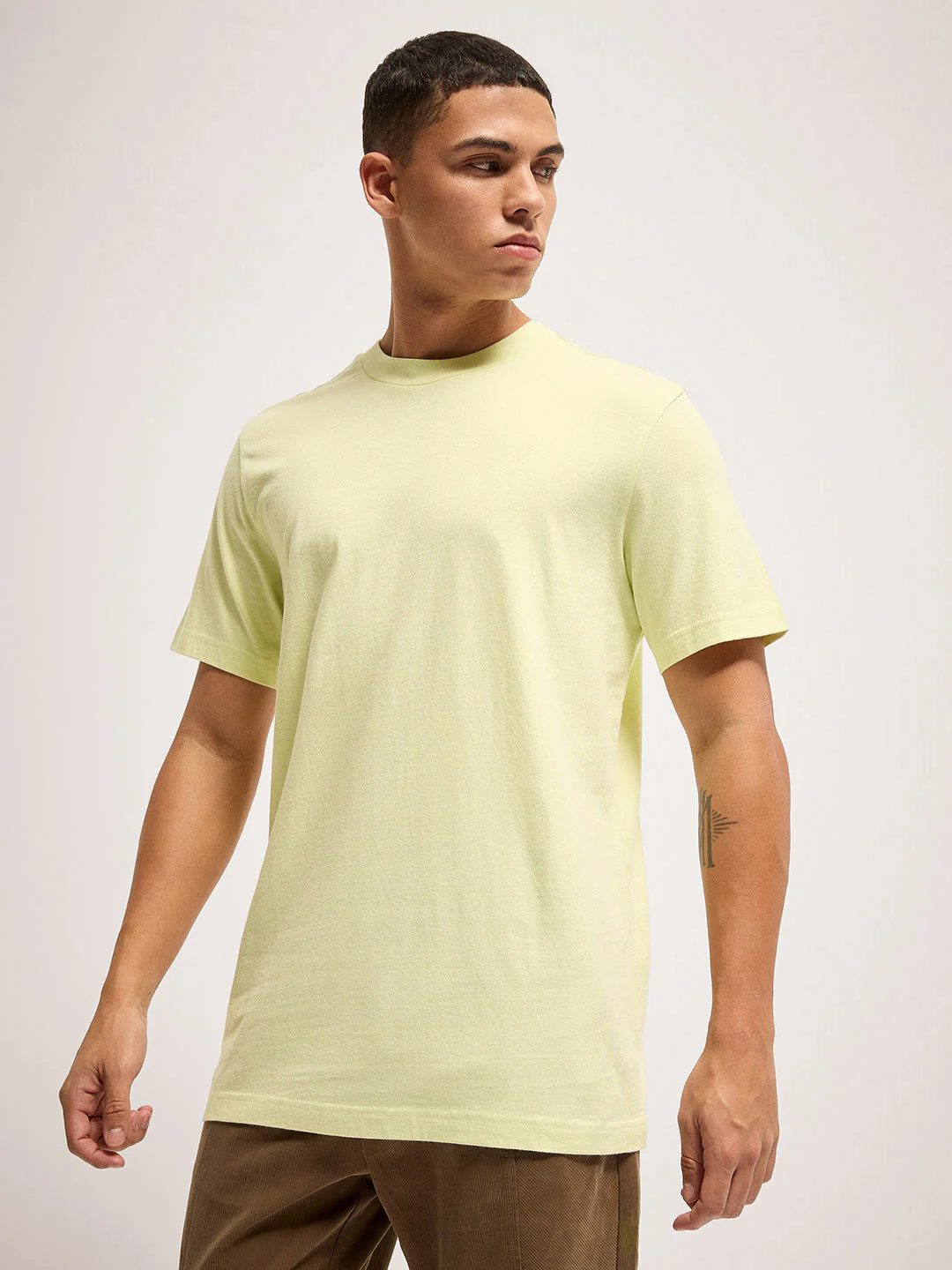 Men Green Solid Crew Neck Regular Fit T-Shirt - Image 3