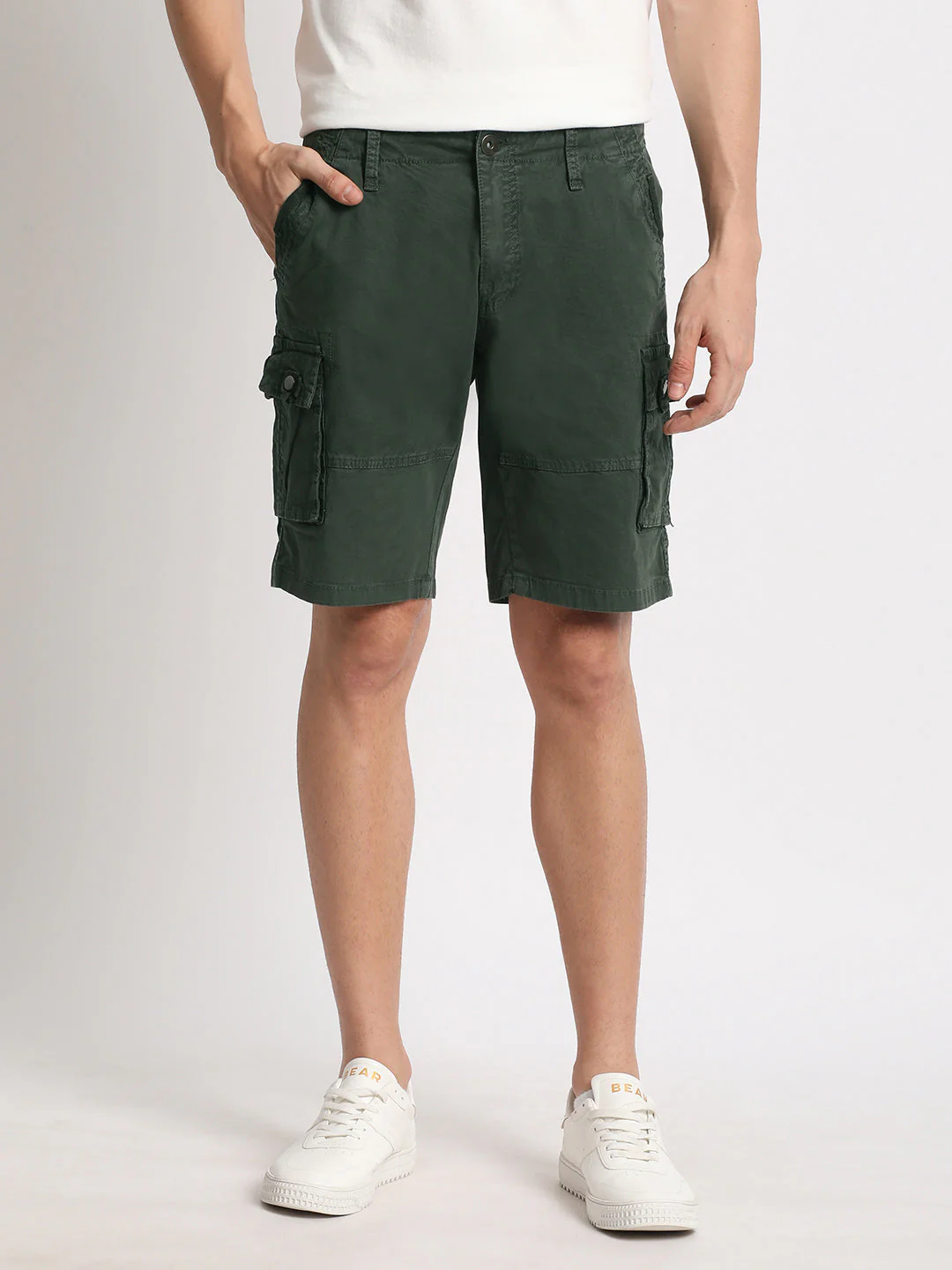 Men Green Solid Regular Fit Cotton Cargo Shorts - Image 2